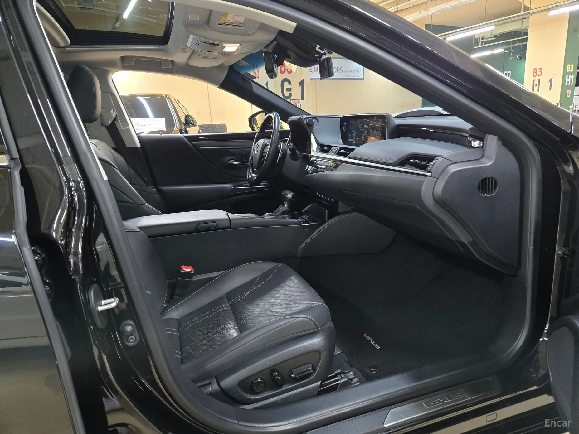 Lexus ES300h 7th Generation превью 19