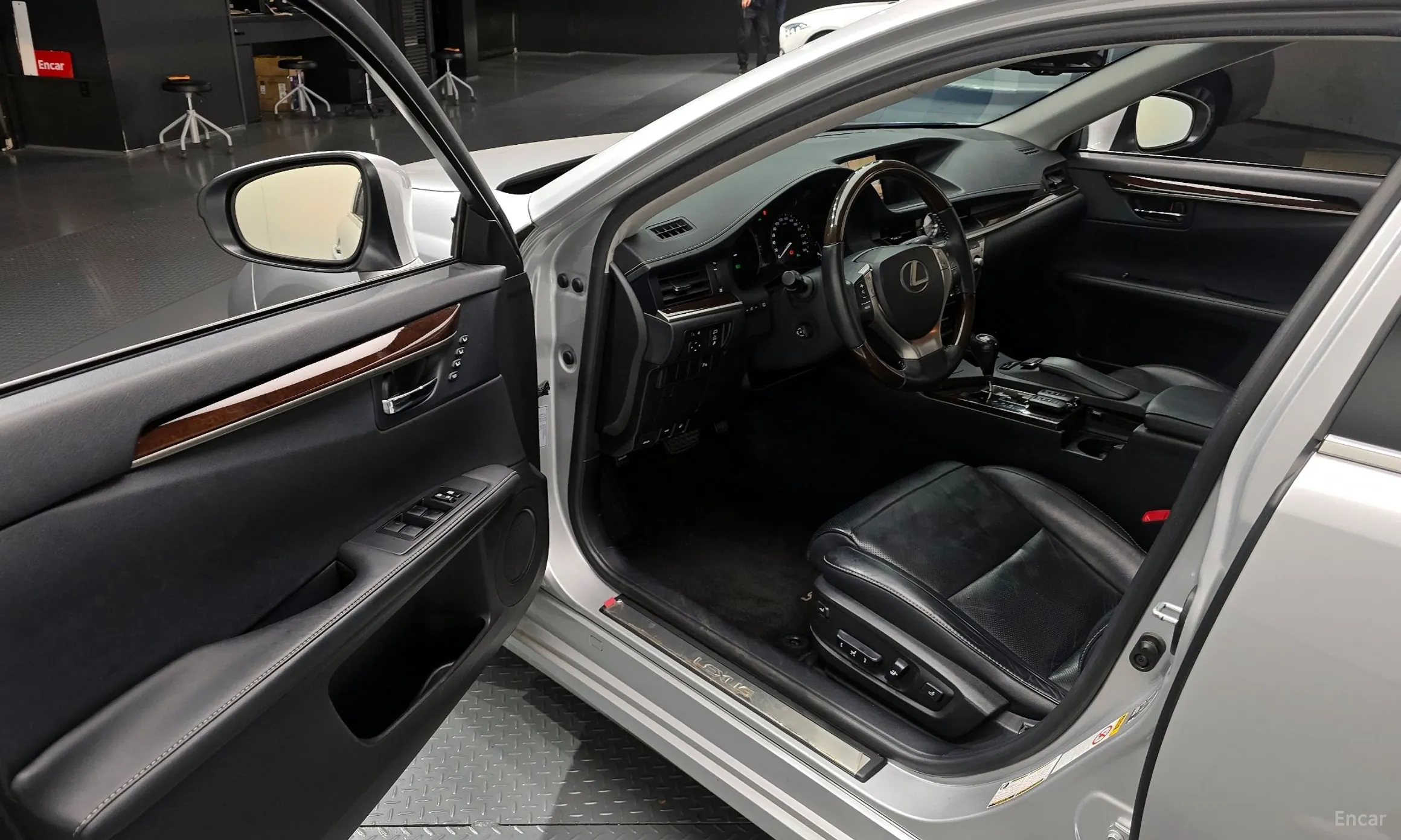 Lexus New ES300h превью 11