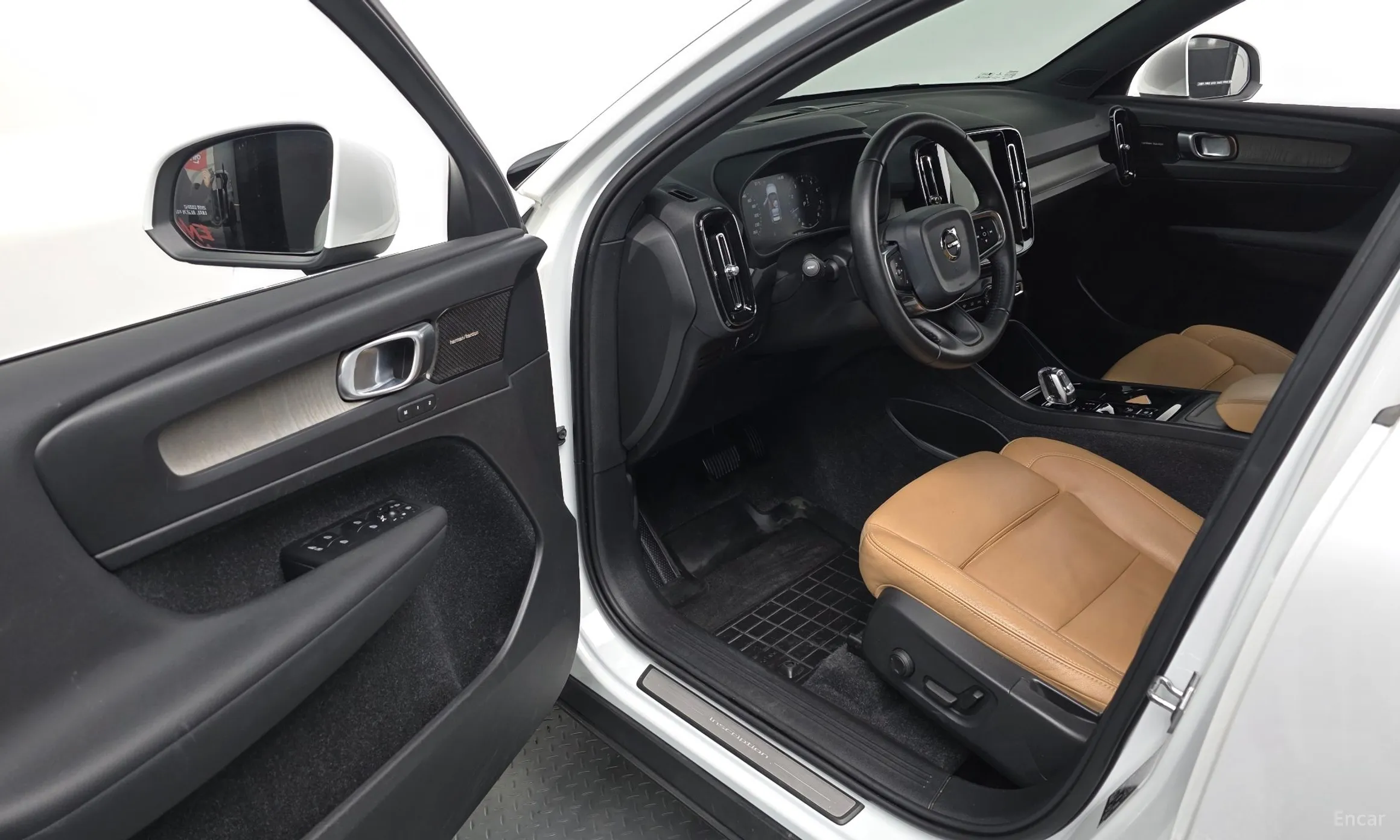 Volvo XC40 превью 12