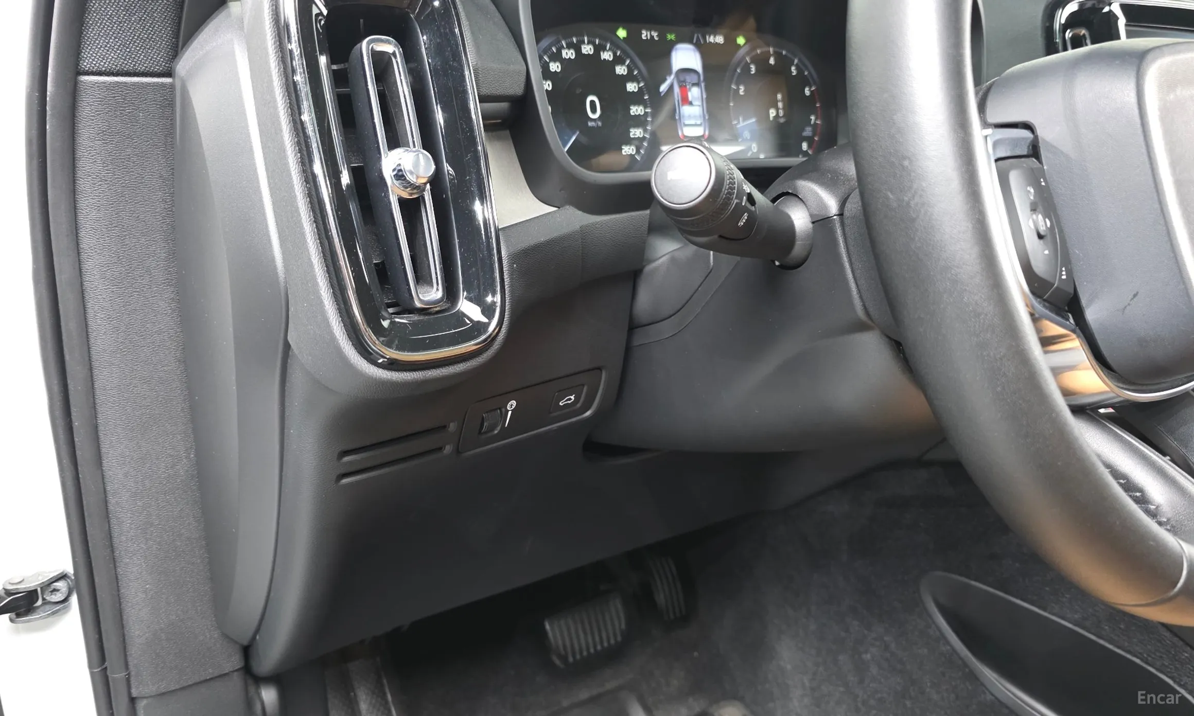 Volvo XC40 превью 13