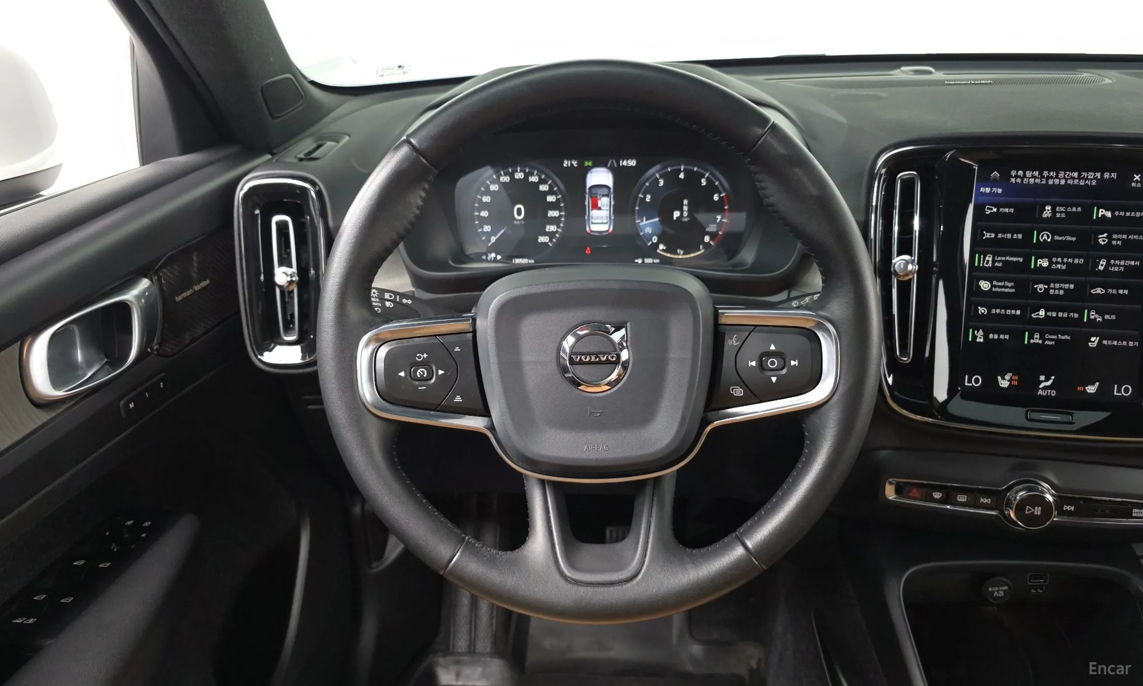 Volvo XC40 превью 14