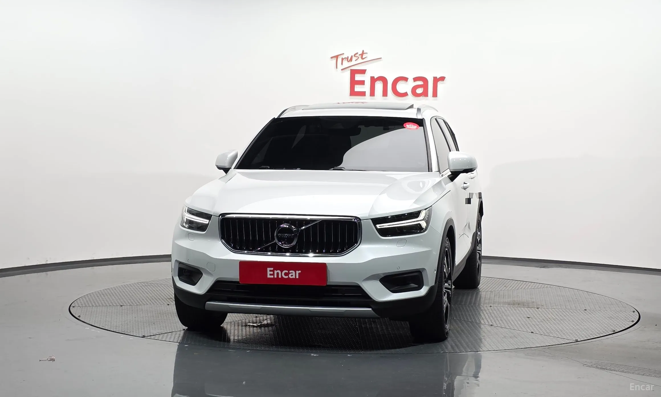 Volvo XC40 превью 3