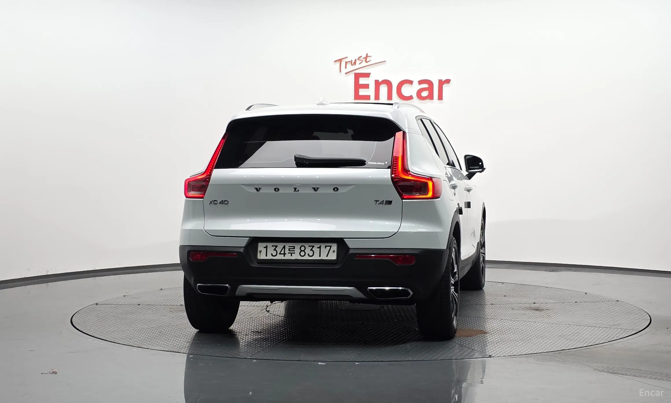 Volvo XC40 превью 4