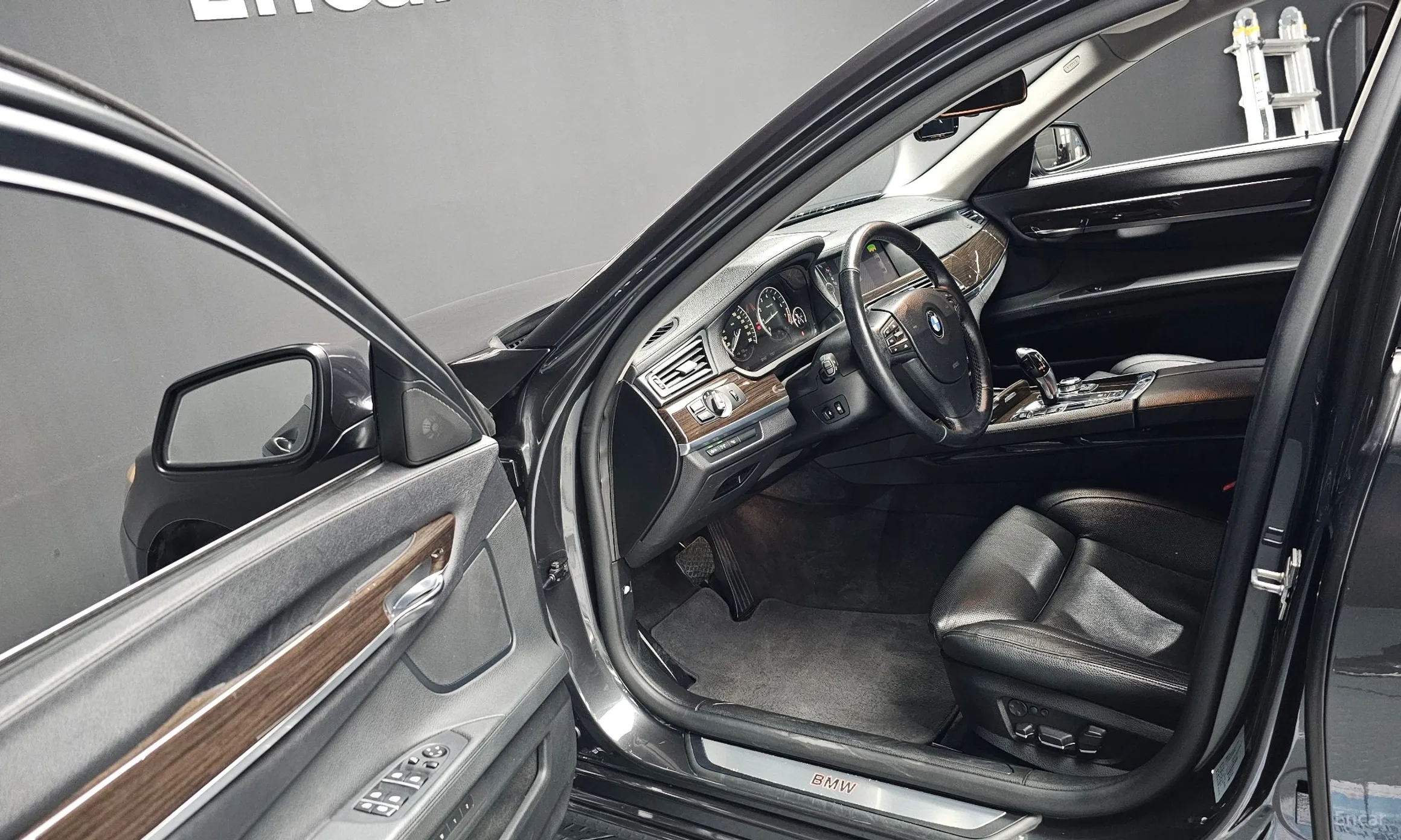 BMW 7 Series (F01) превью 10