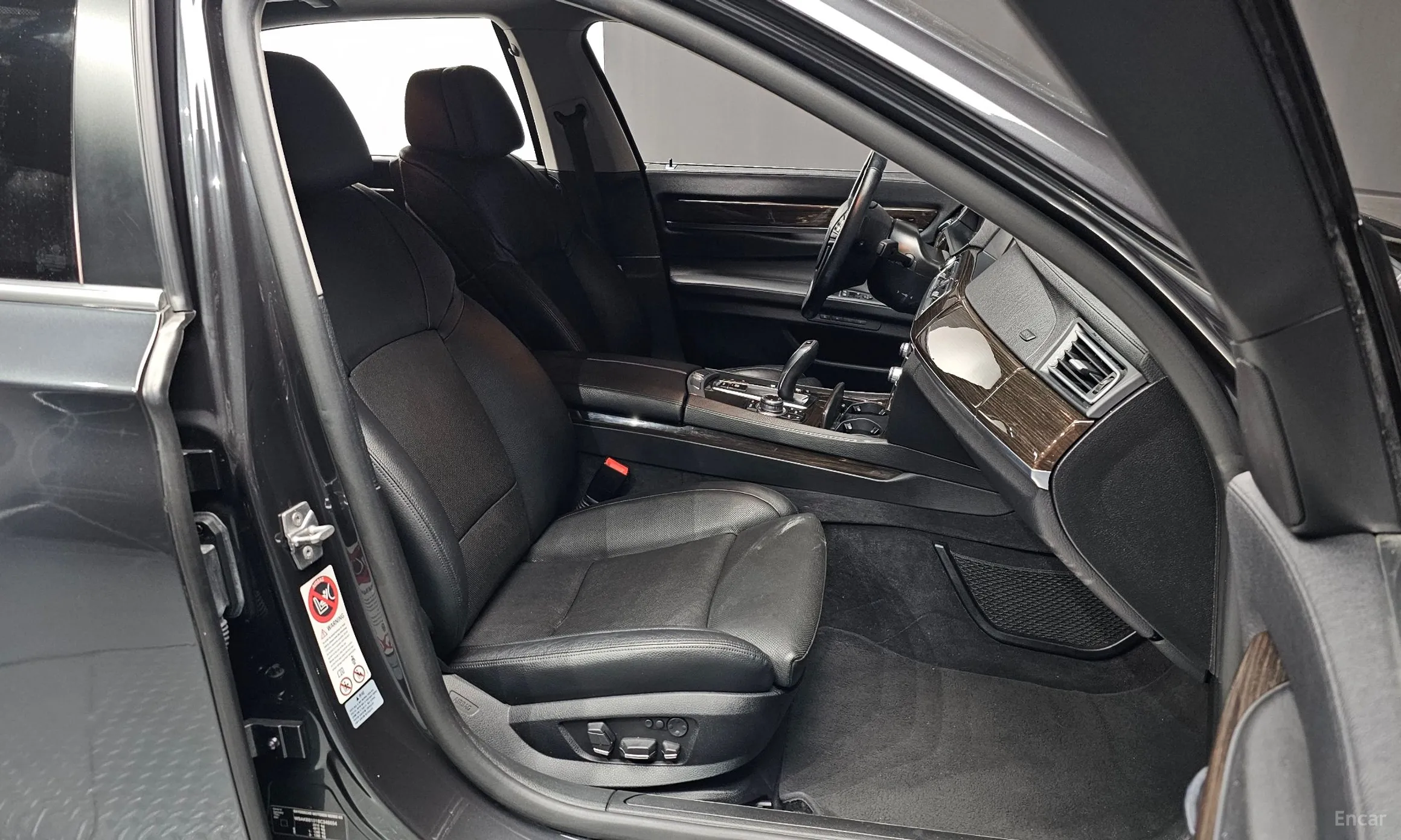 BMW 7 Series (F01) превью 12