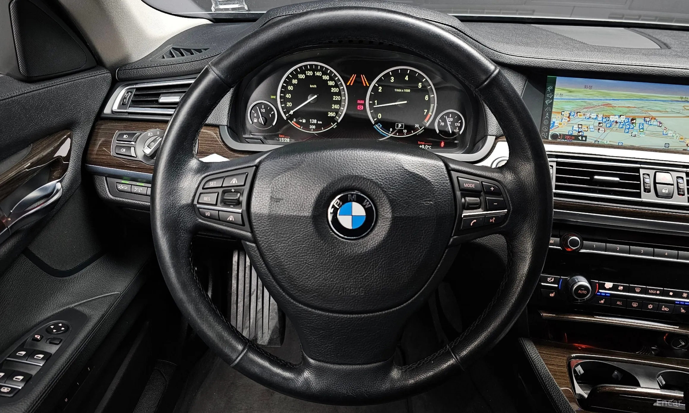 BMW 7 Series (F01) превью 13