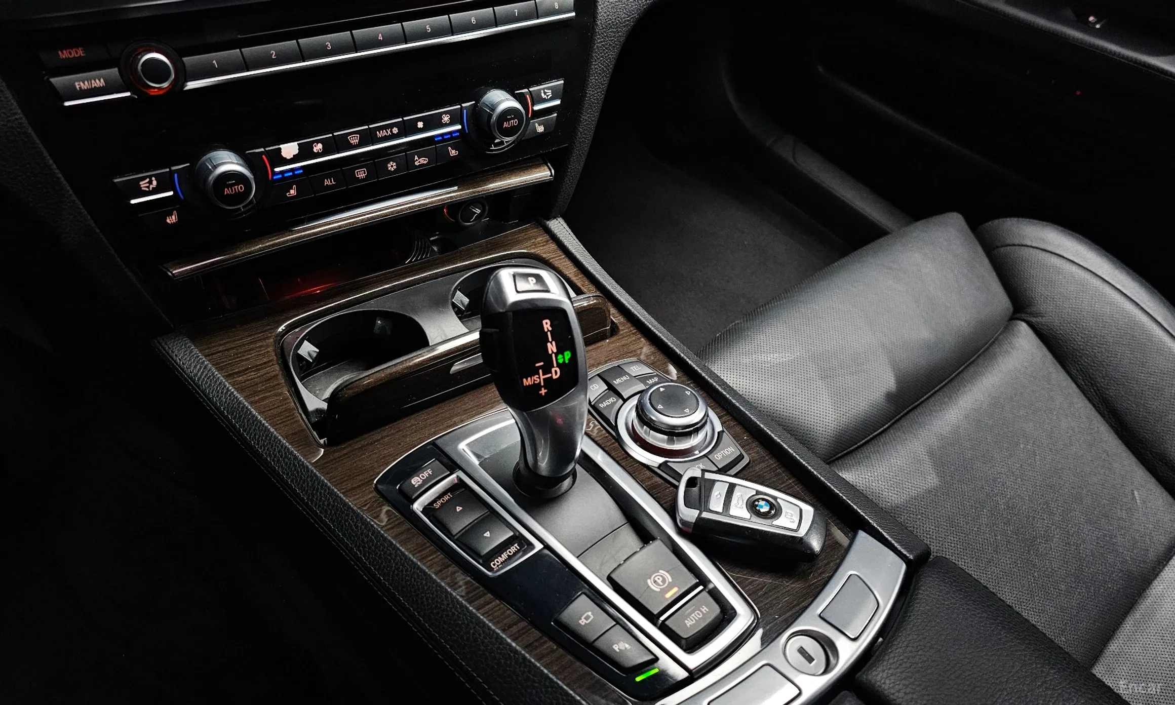BMW 7 Series (F01) превью 9