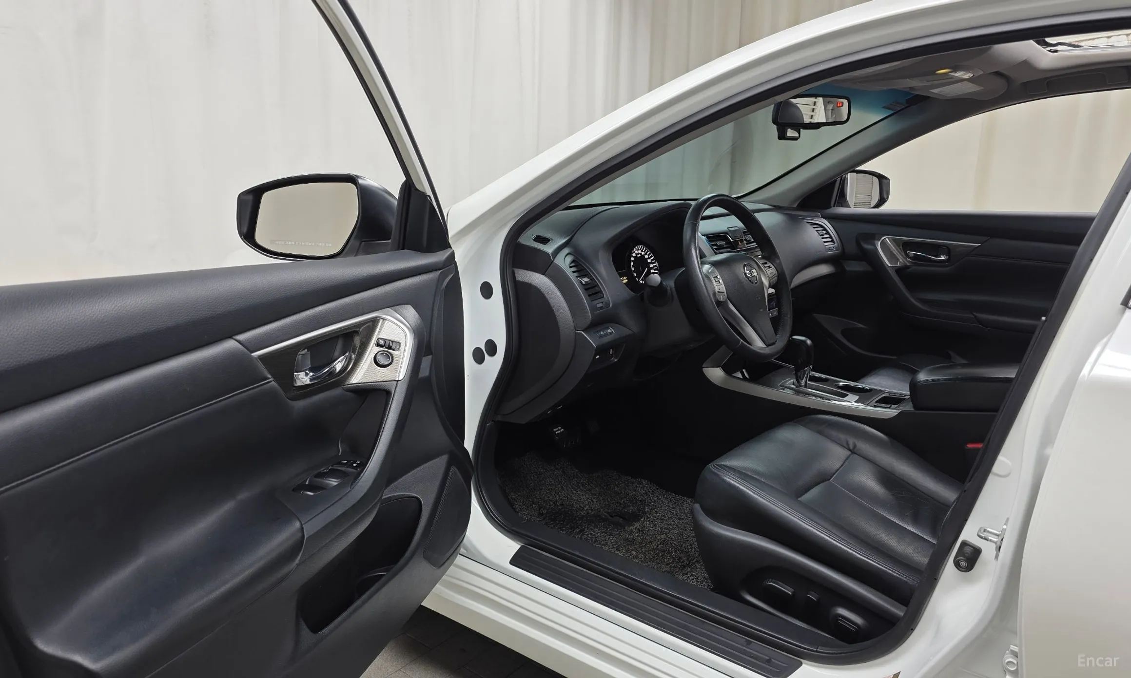 Nissan Altima превью 10