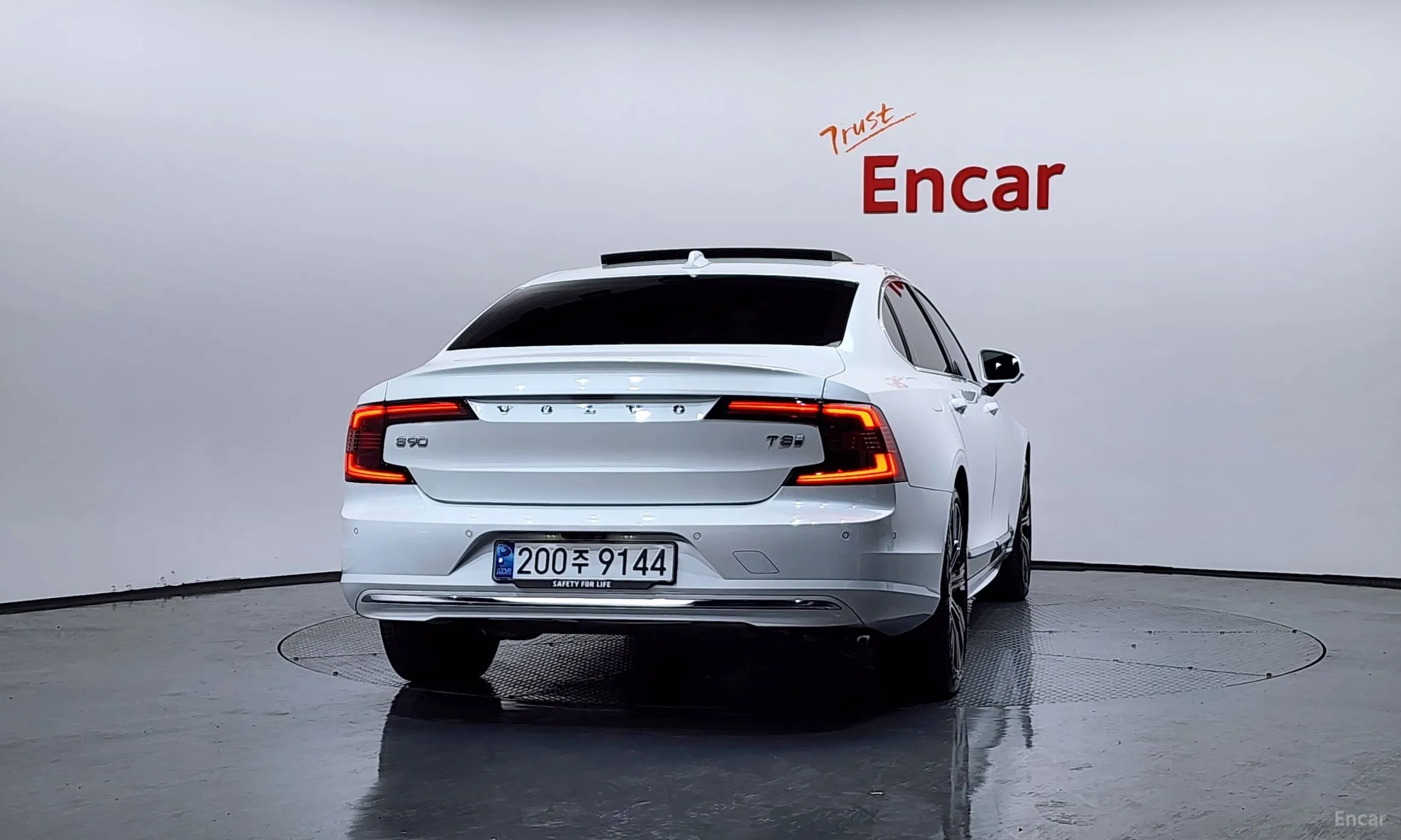 Volvo S90 превью 4
