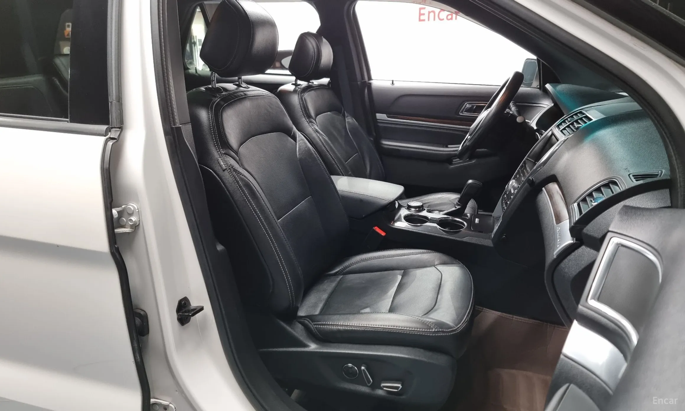 Ford Explorer превью 10