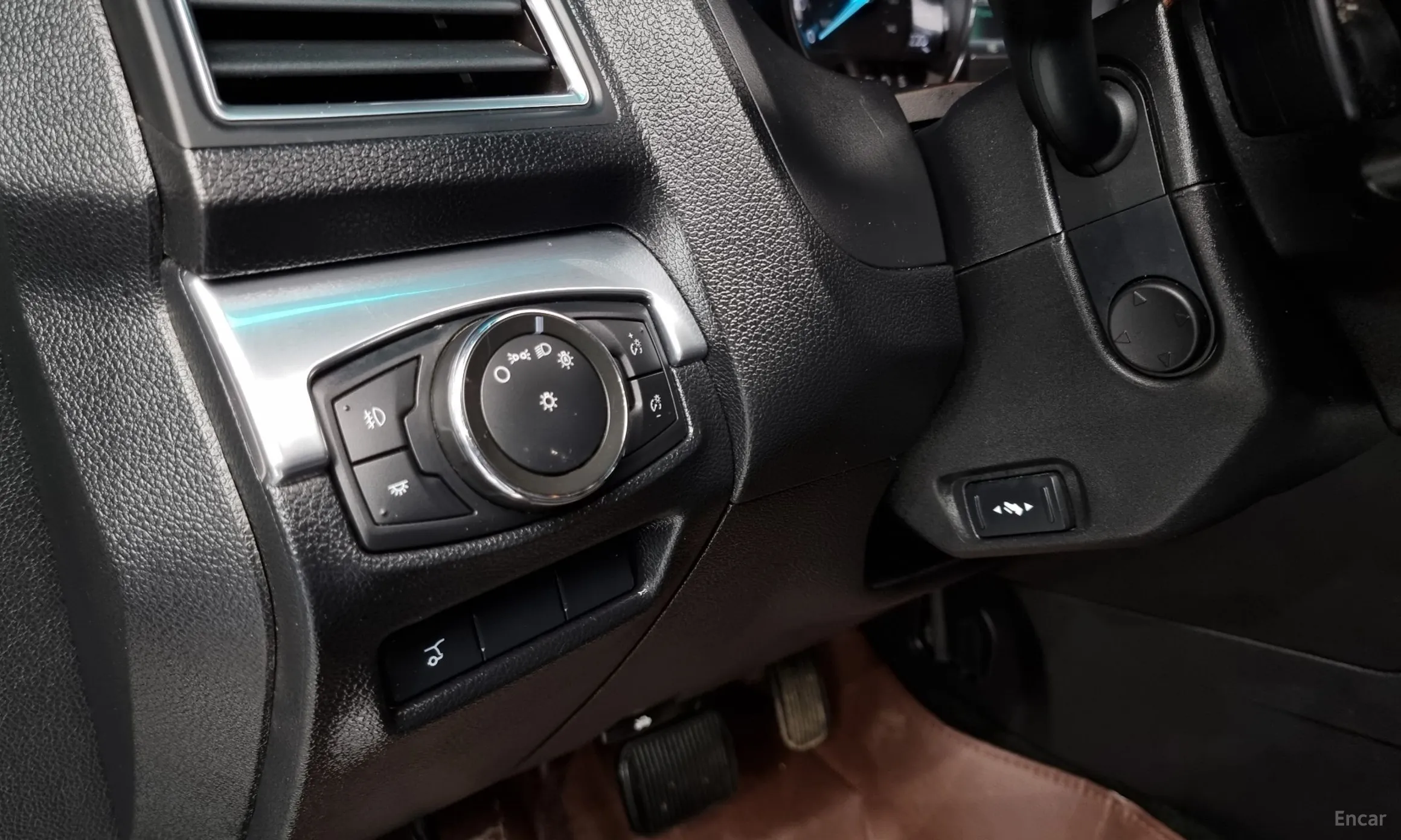 Ford Explorer превью 17