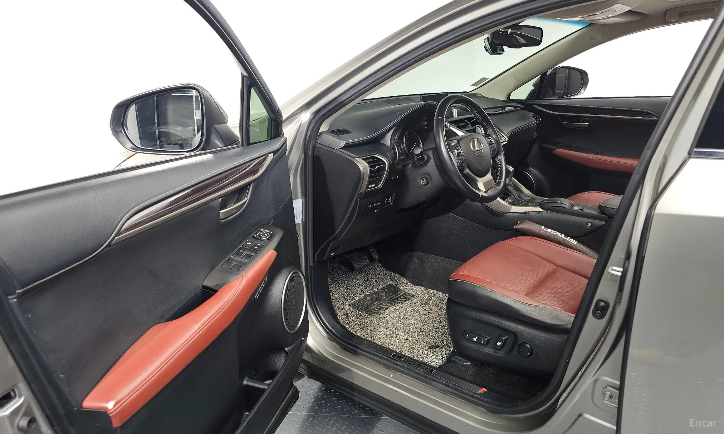 Lexus NX300h превью 10