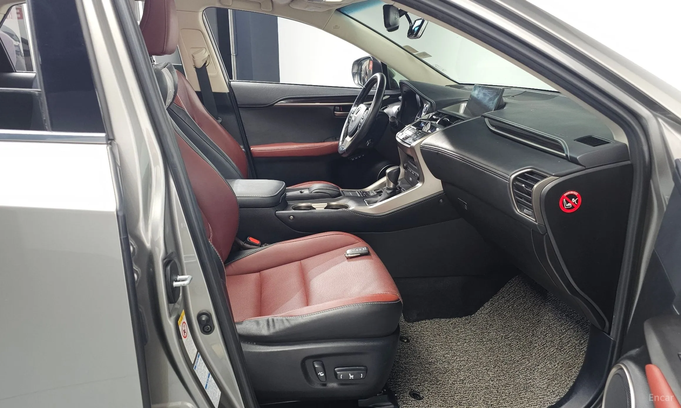 Lexus NX300h превью 11