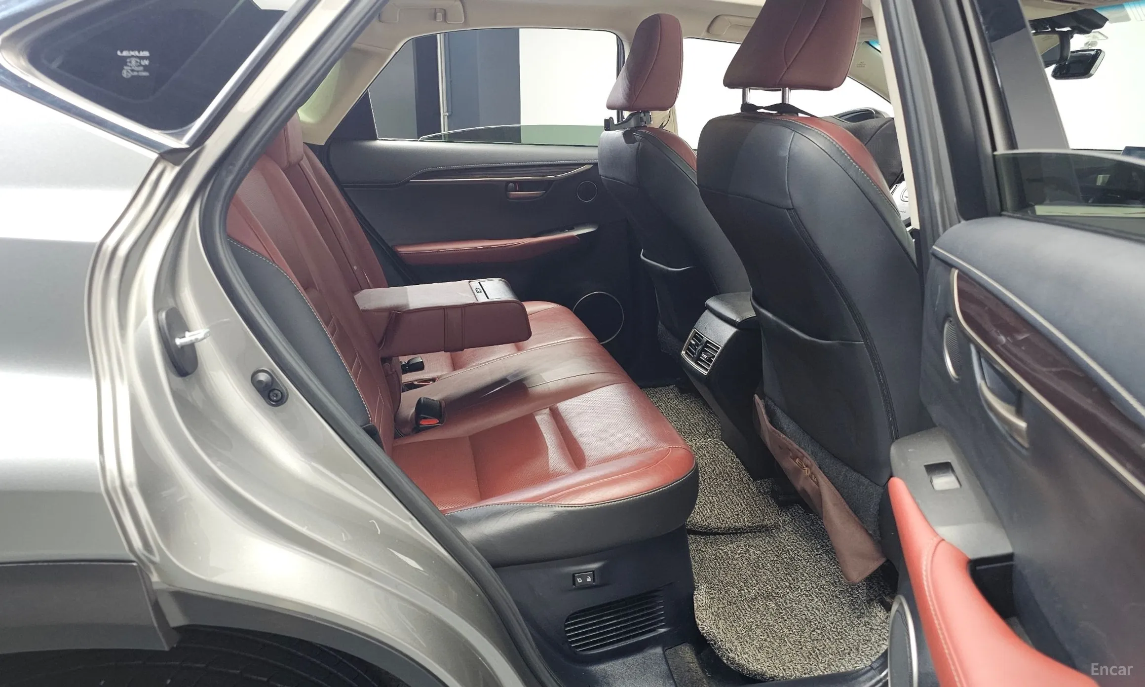 Lexus NX300h превью 12
