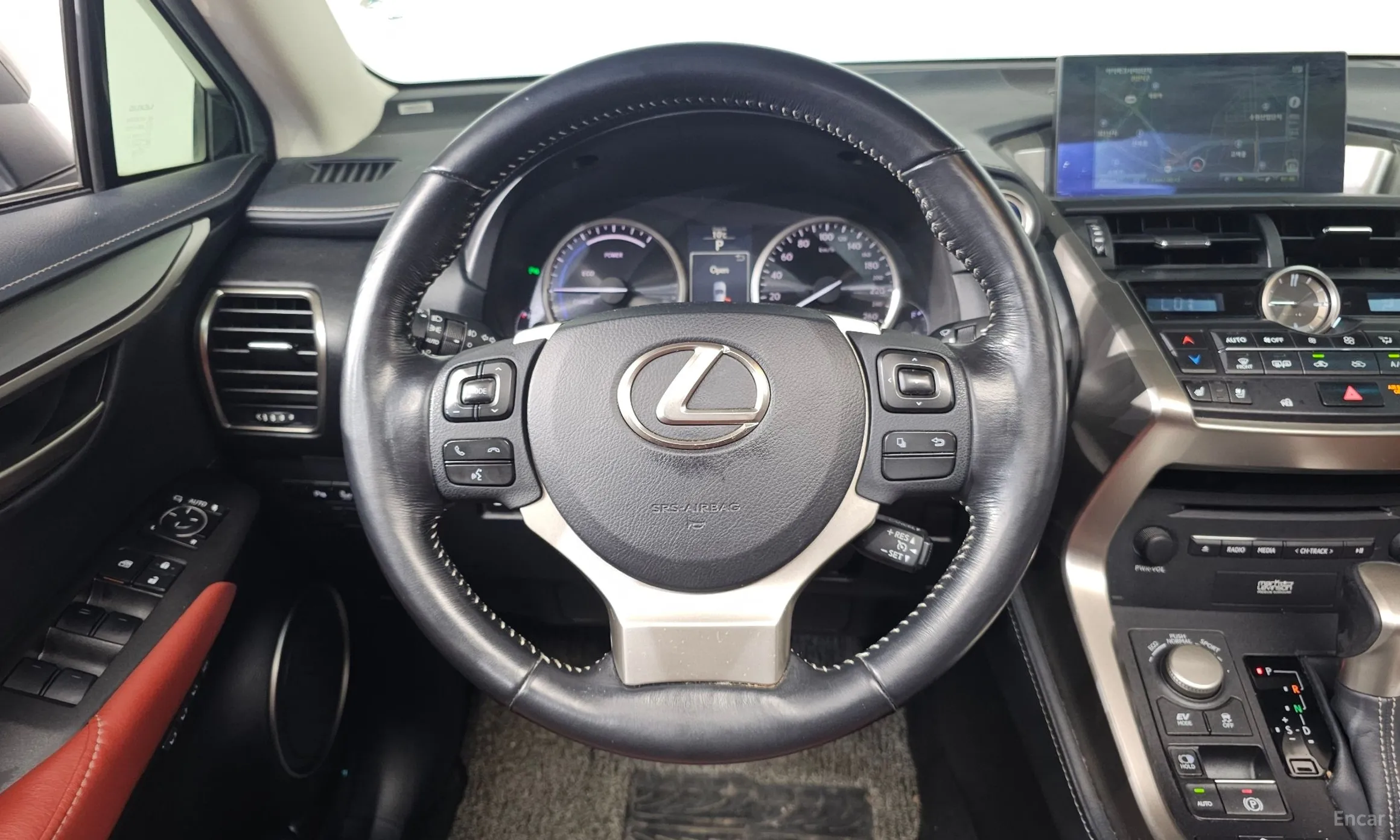 Lexus NX300h превью 13