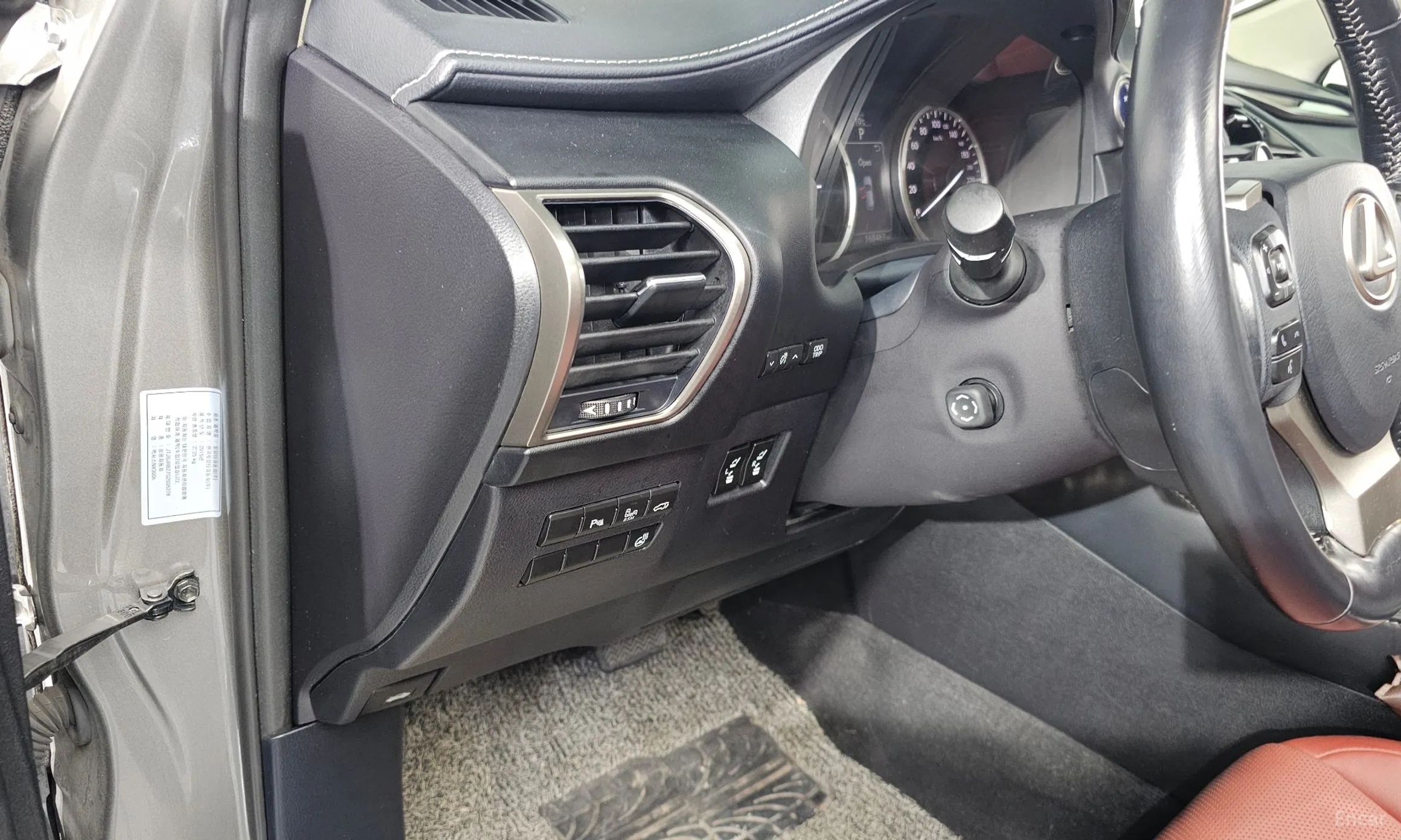 Lexus NX300h превью 14