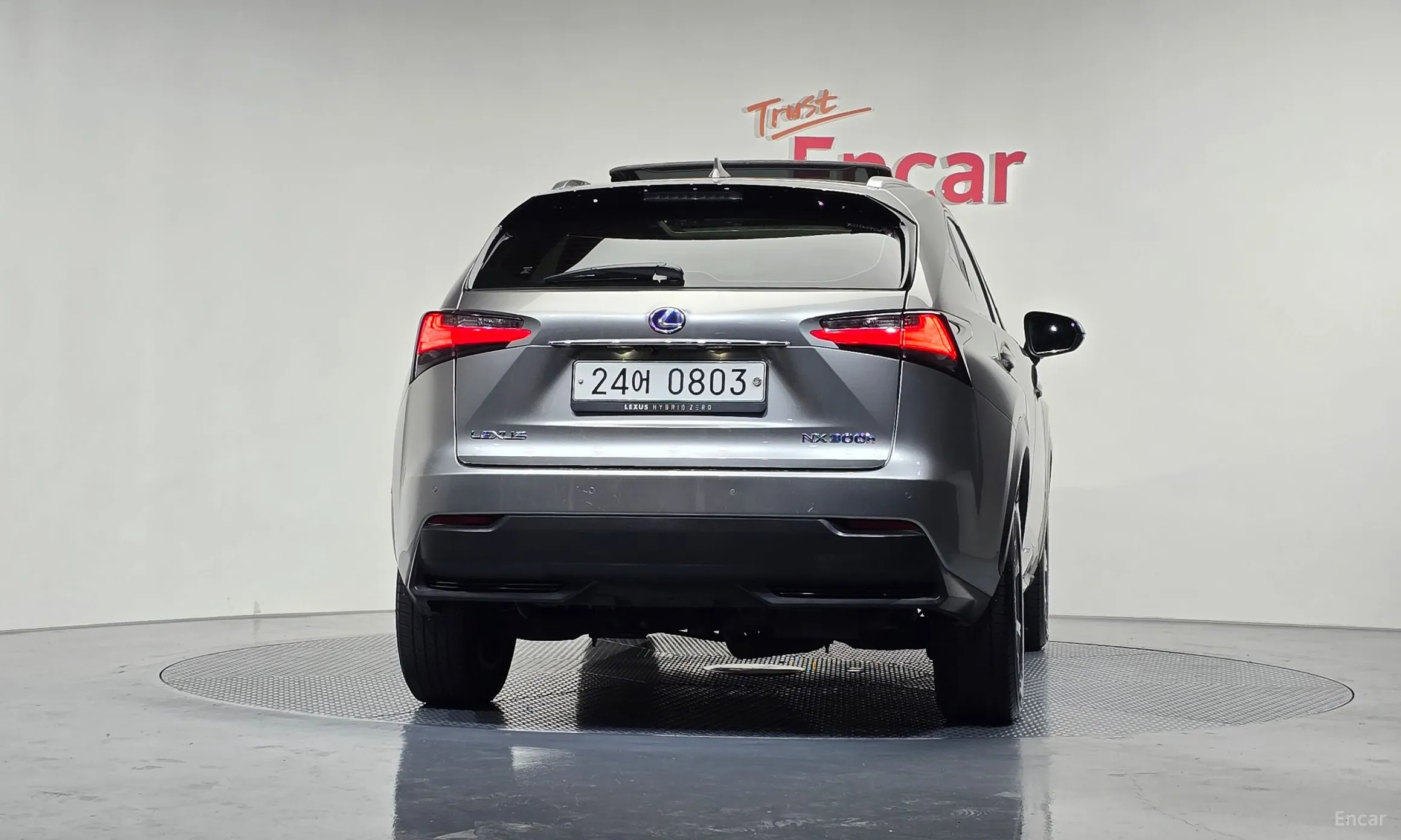 Lexus NX300h превью 4