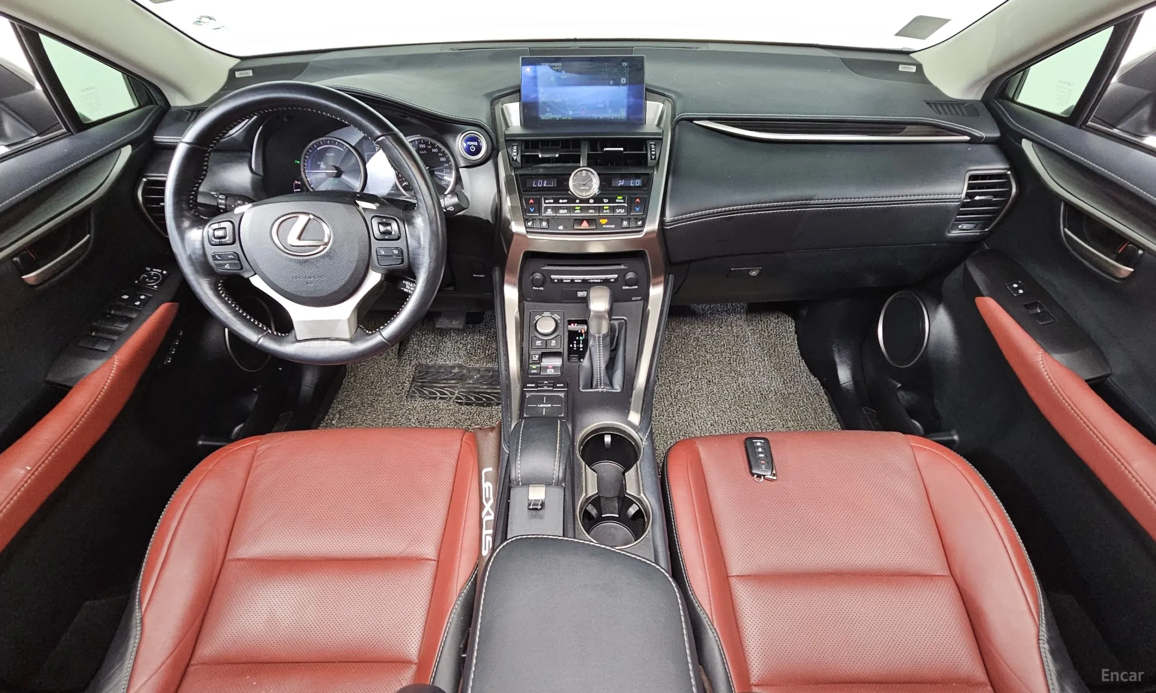 Lexus NX300h превью 7