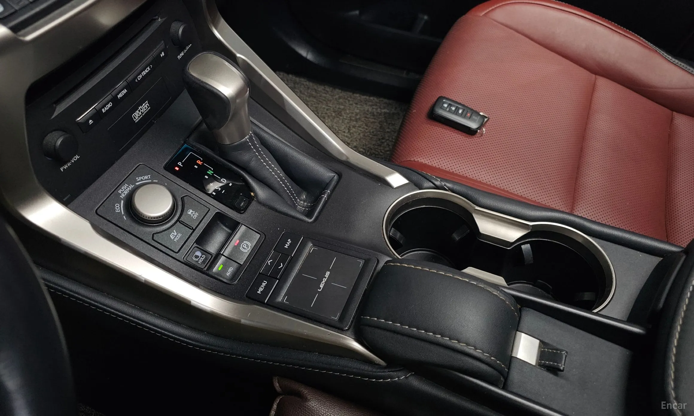 Lexus NX300h превью 9