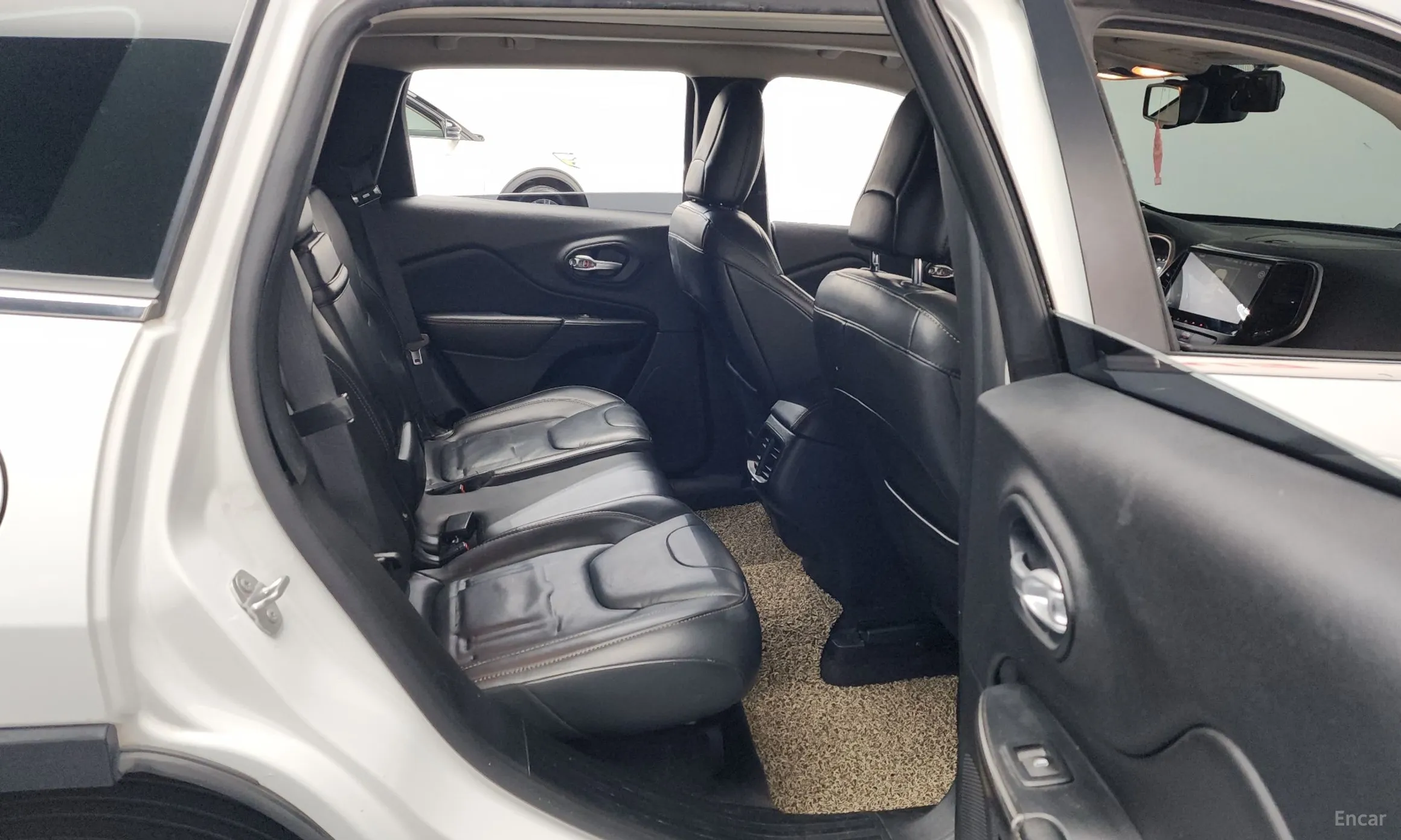 Jeep Cherokee (KL) превью 12