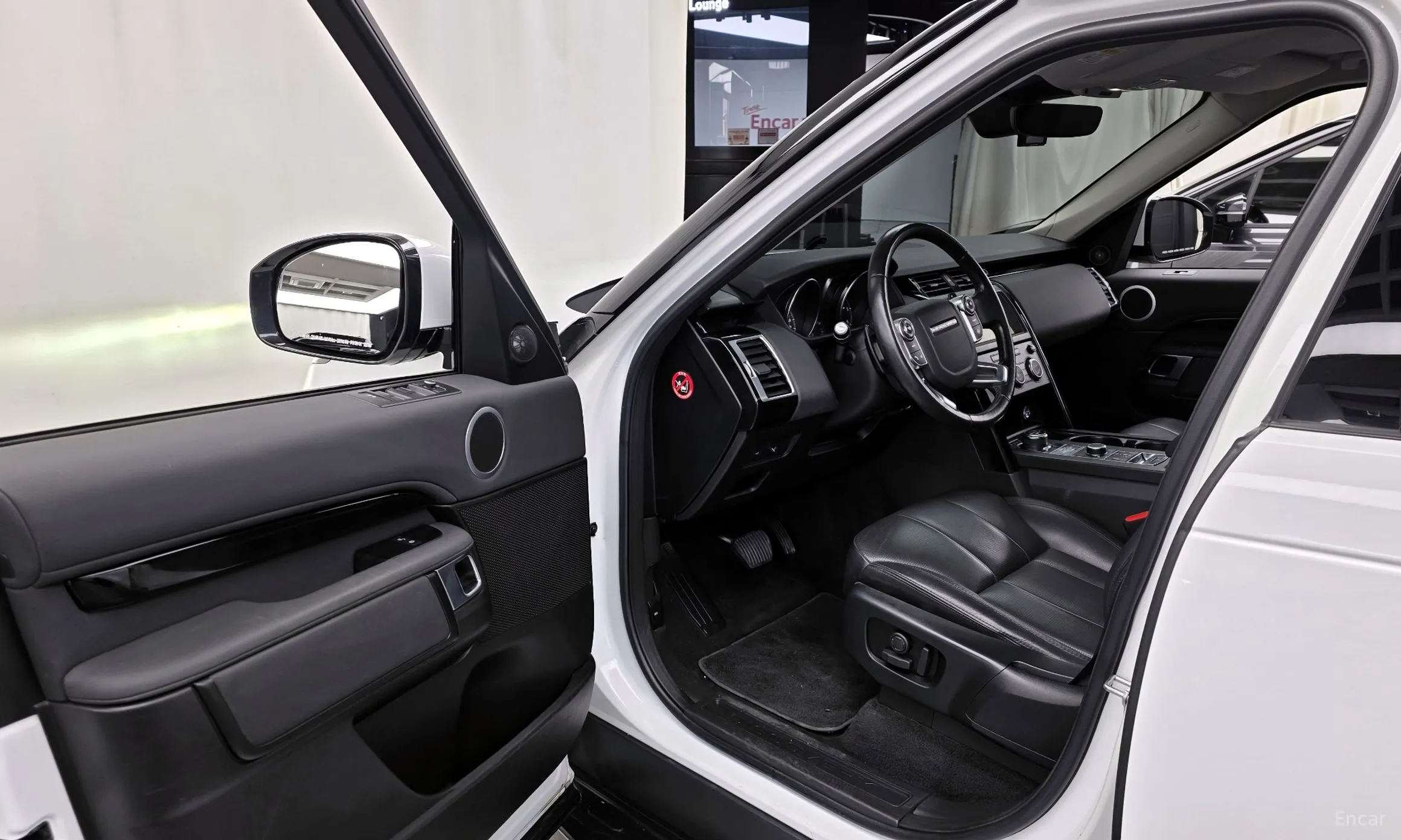 Land Rover Discovery 5 превью 10