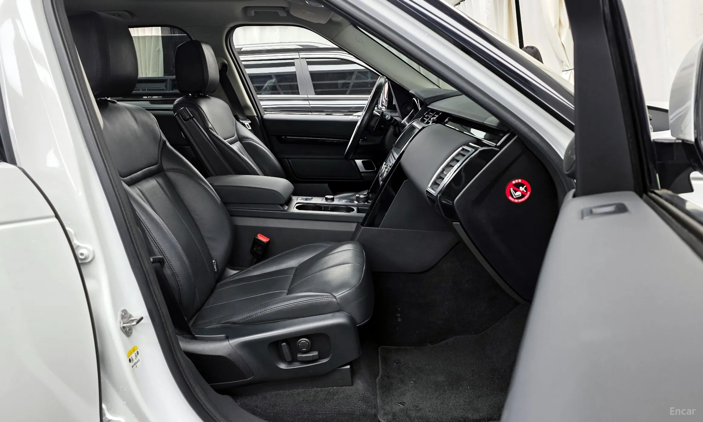 Land Rover Discovery 5 превью 11