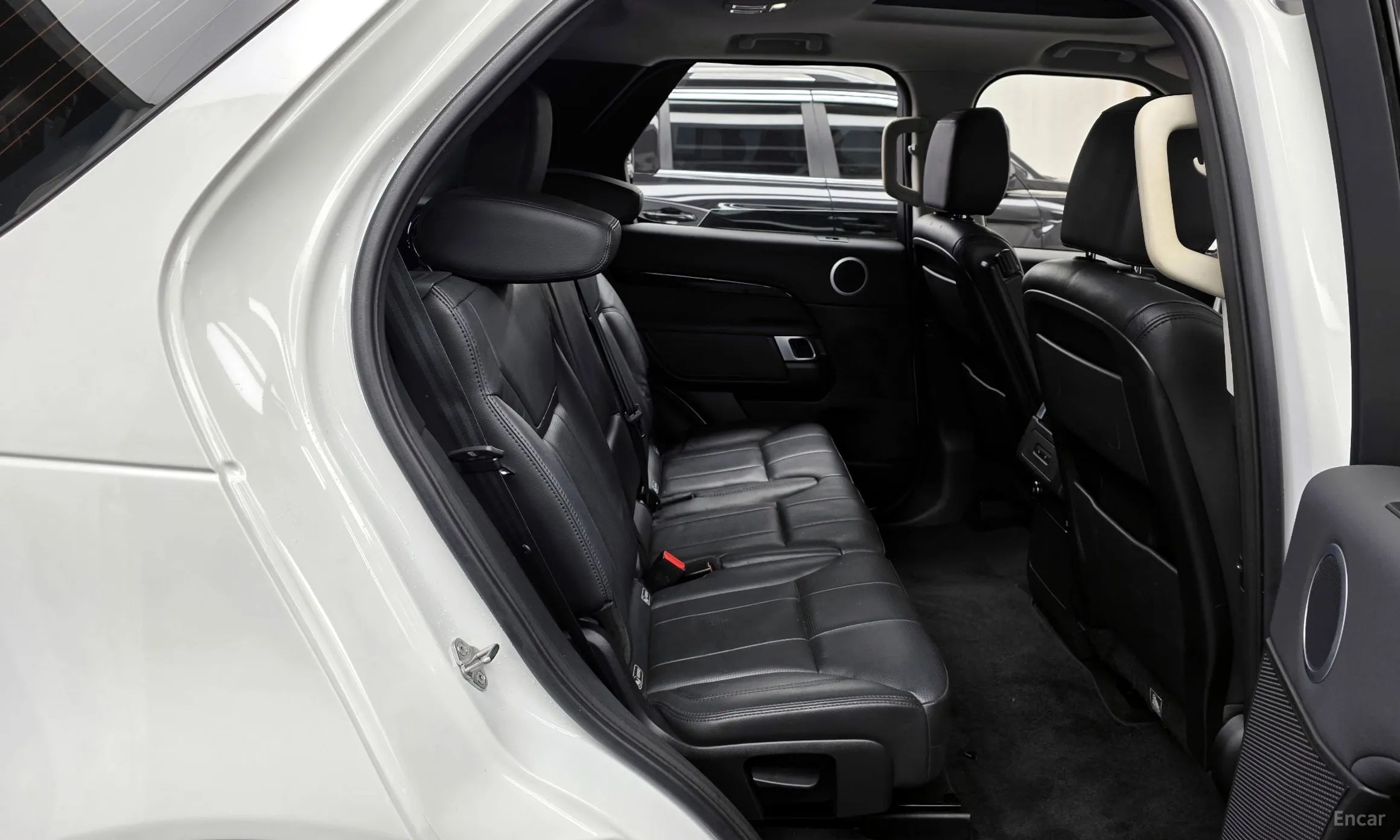 Land Rover Discovery 5 превью 12