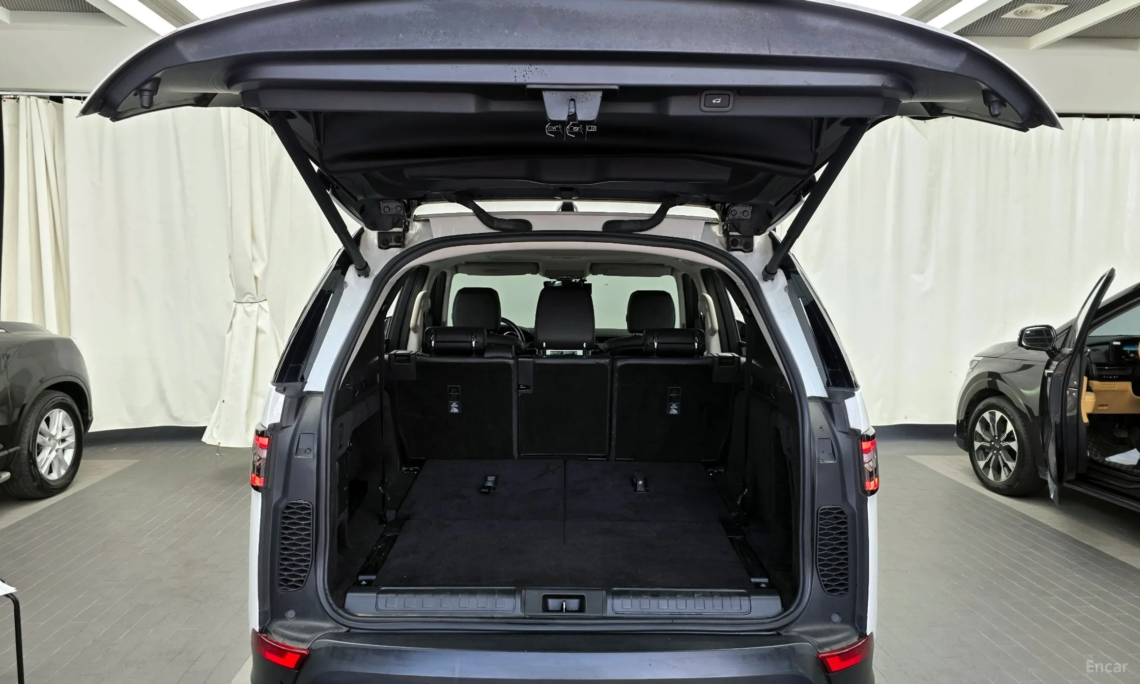 Land Rover Discovery 5 превью 20