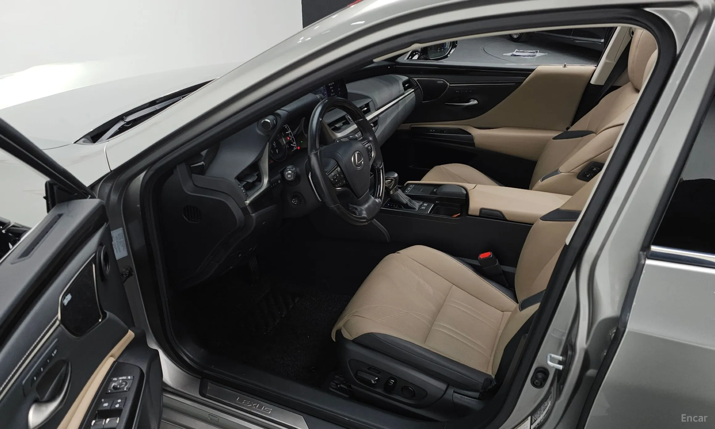Lexus ES300h 7th Generation превью 11