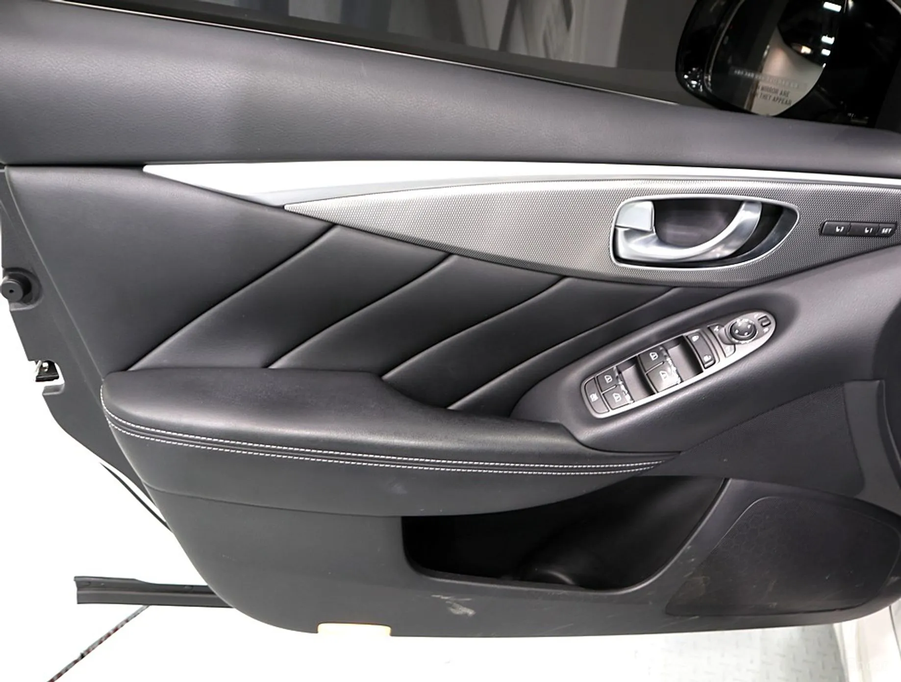 Infiniti Q50 превью 20