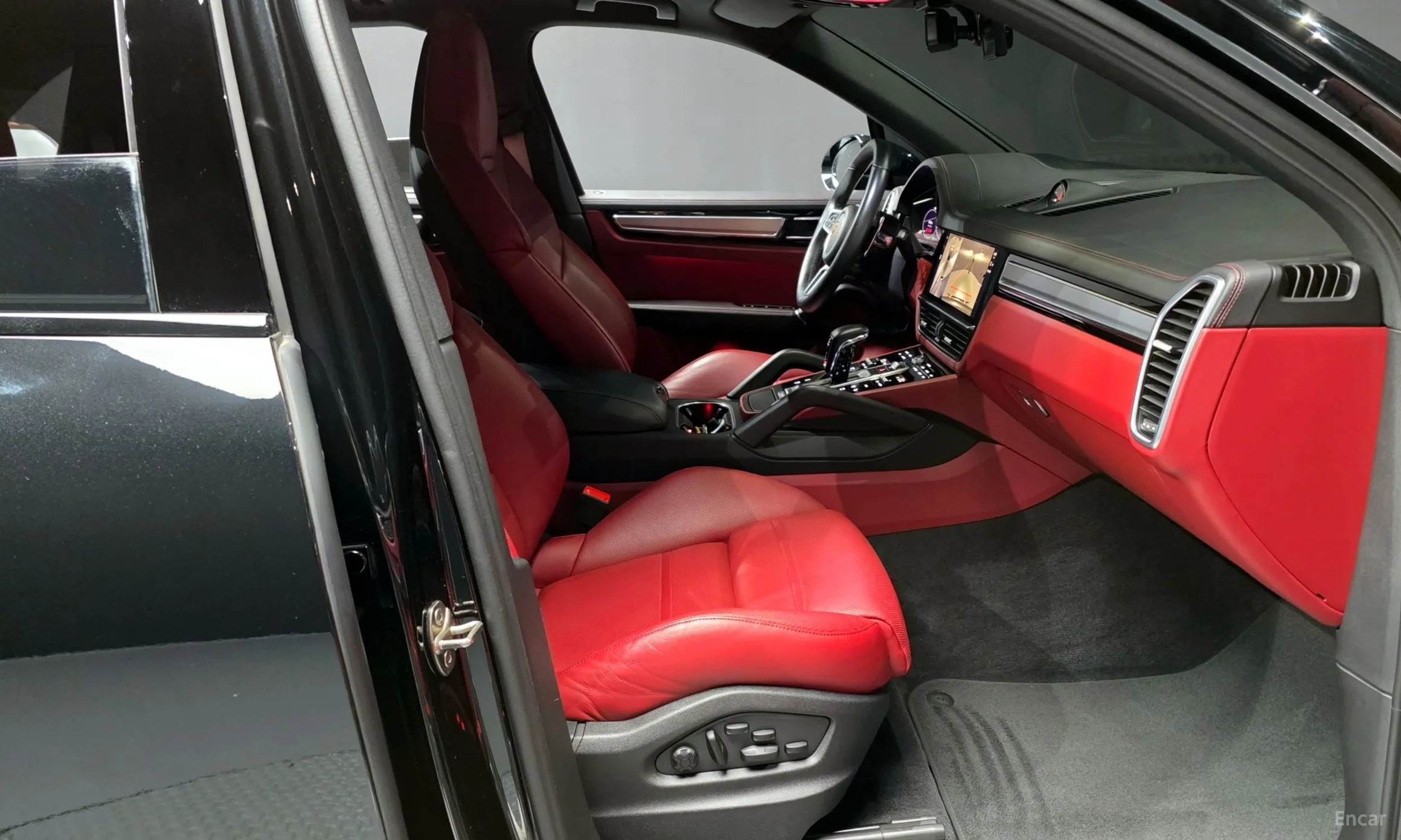 Porsche Cayenne (PO536) превью 11