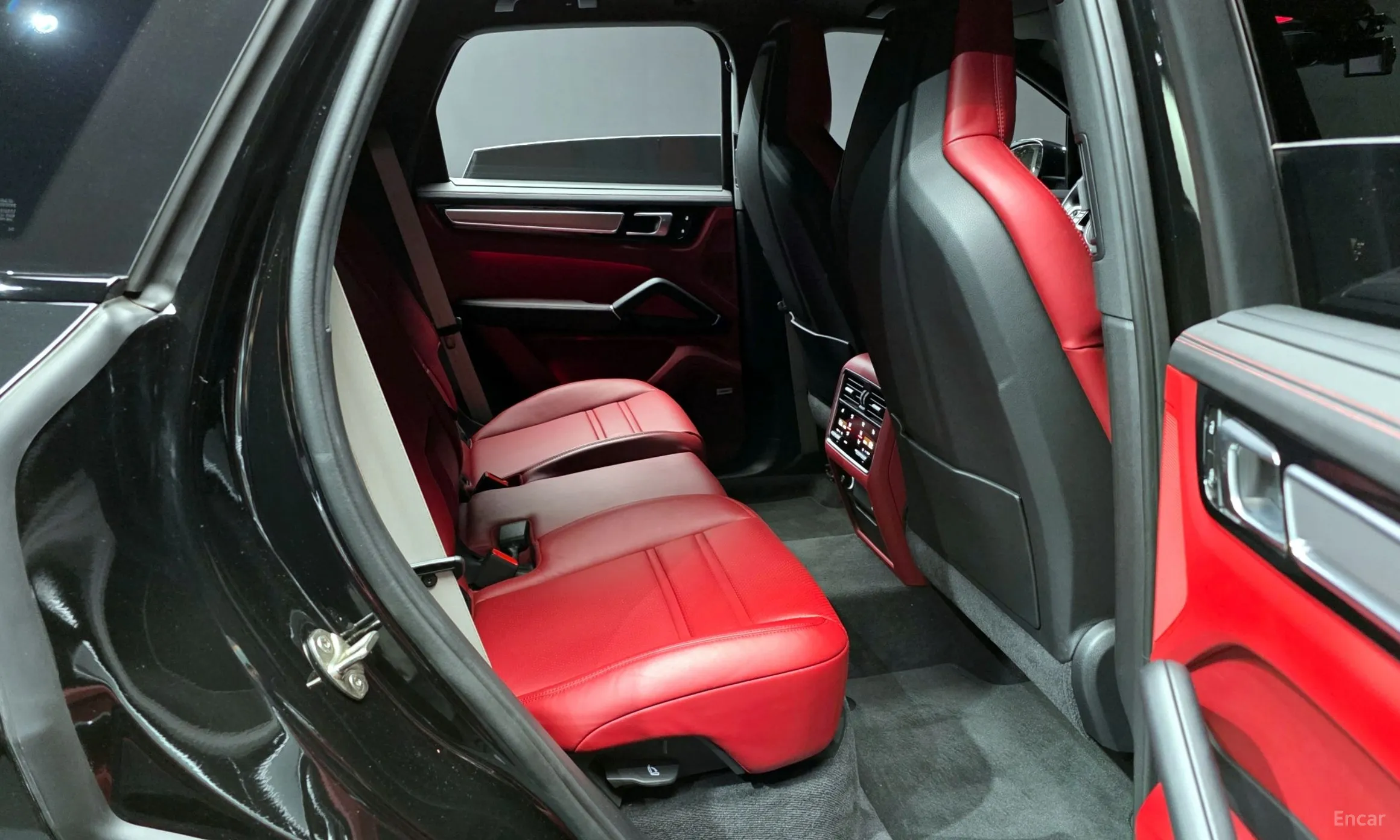 Porsche Cayenne (PO536) превью 12