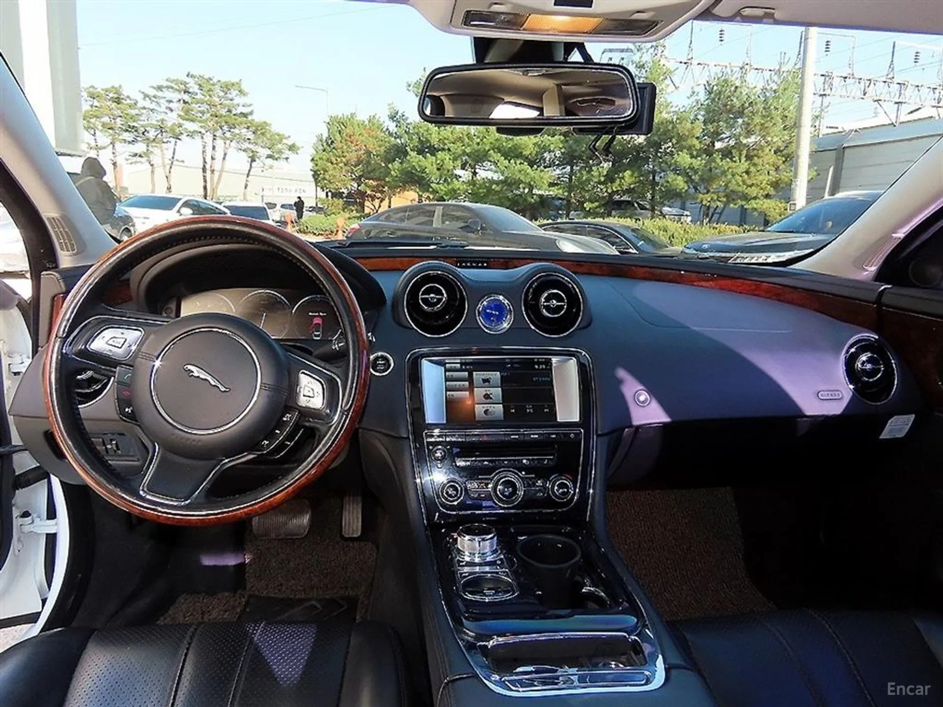 Jaguar All New XJ превью 7