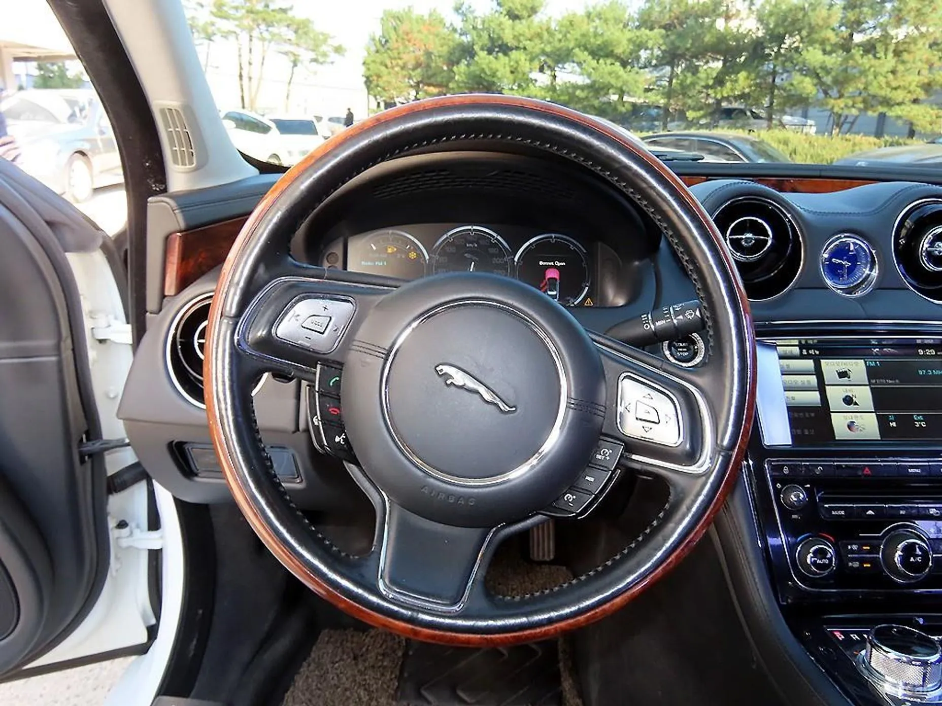Jaguar All New XJ превью 8
