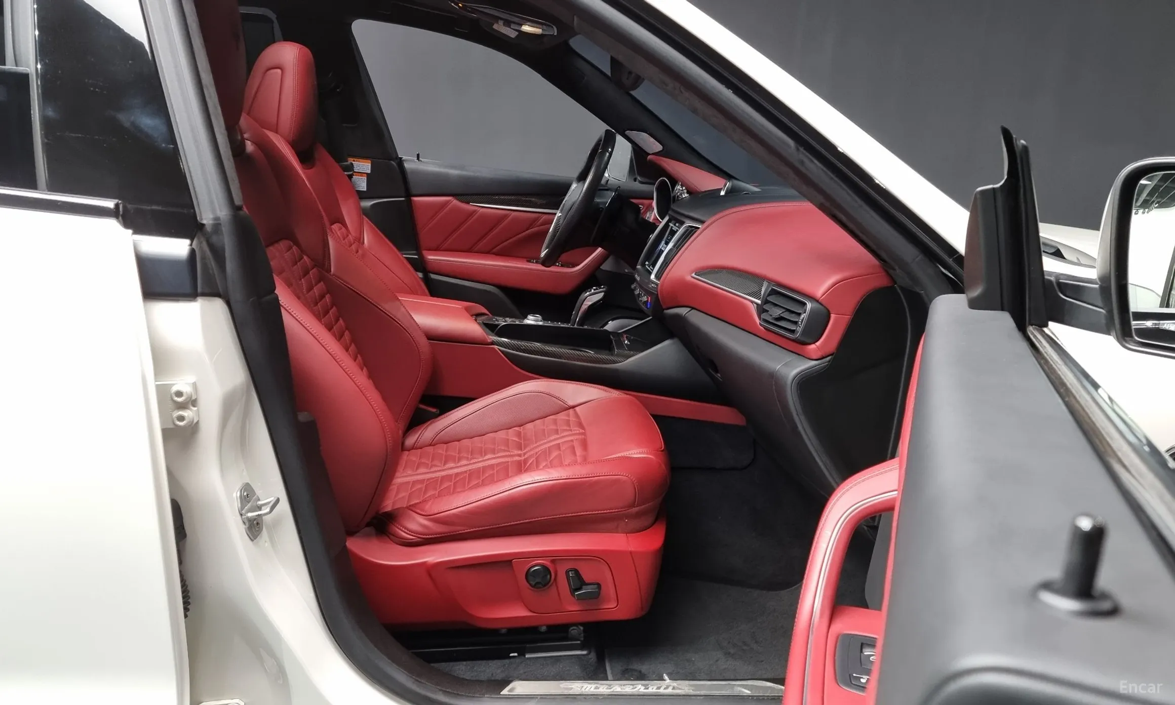 Maserati Levante превью 11