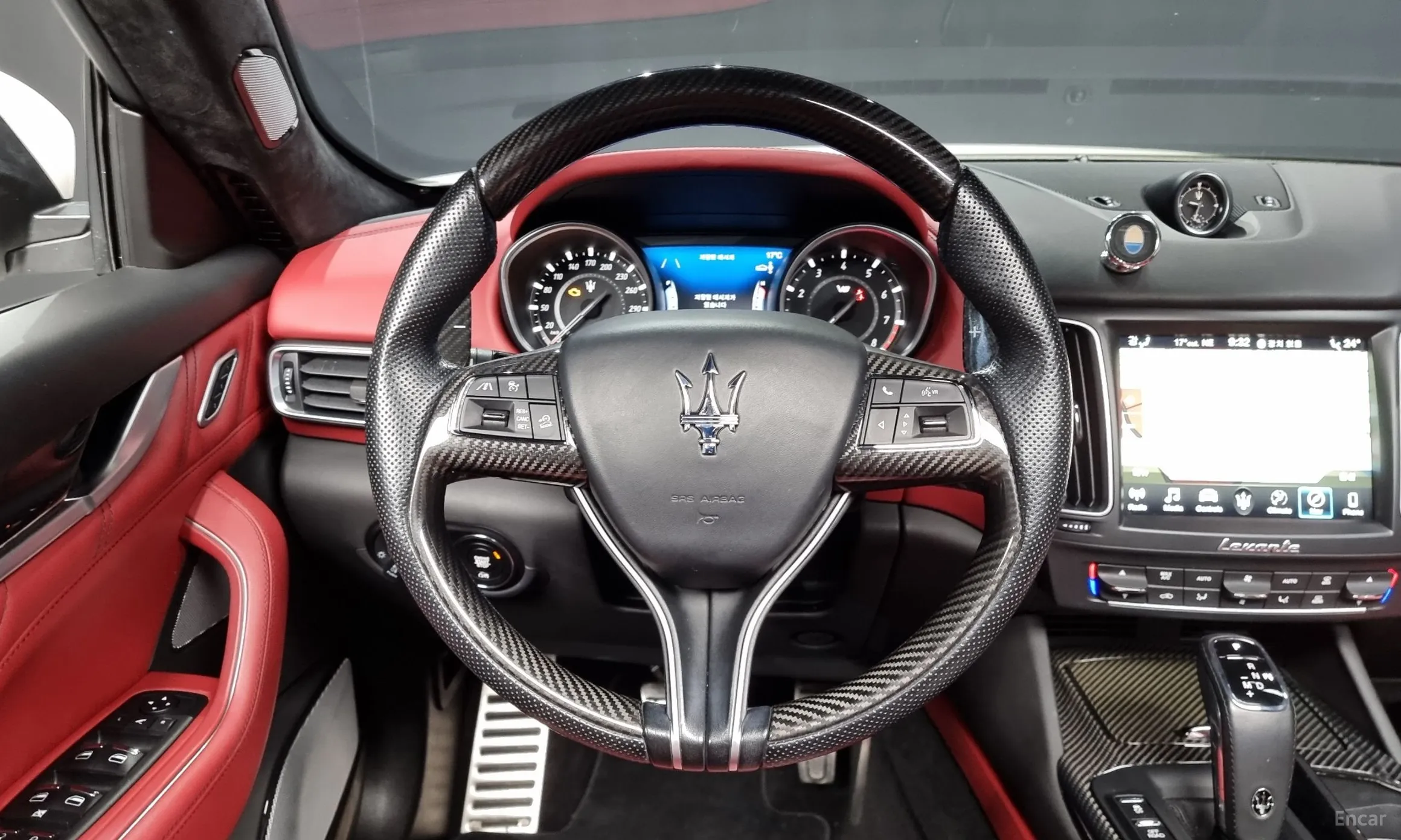 Maserati Levante превью 13