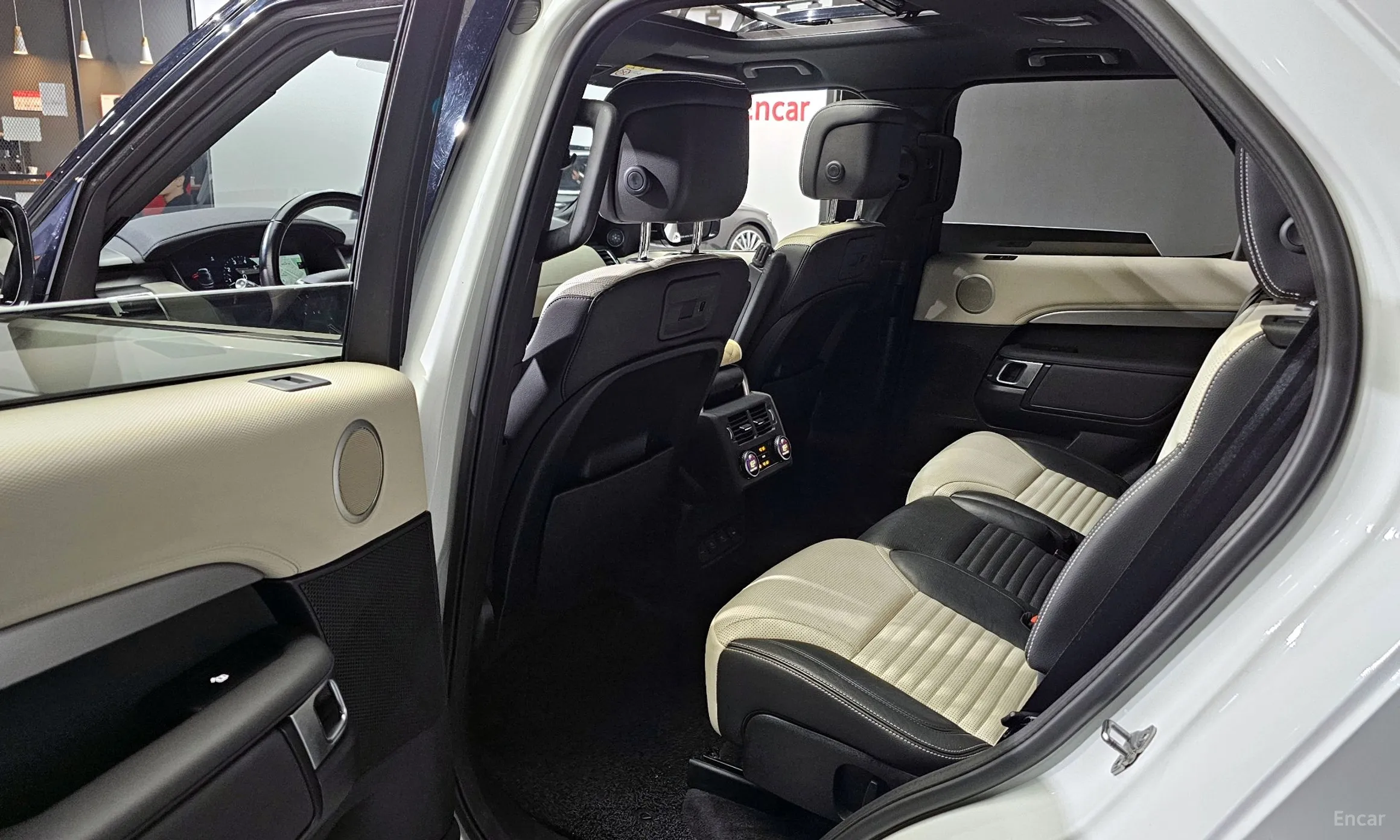 Land Rover Discovery 5 превью 11