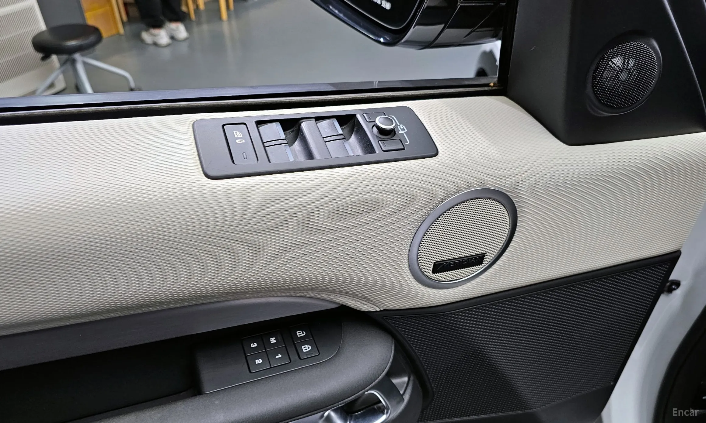 Land Rover Discovery 5 превью 14