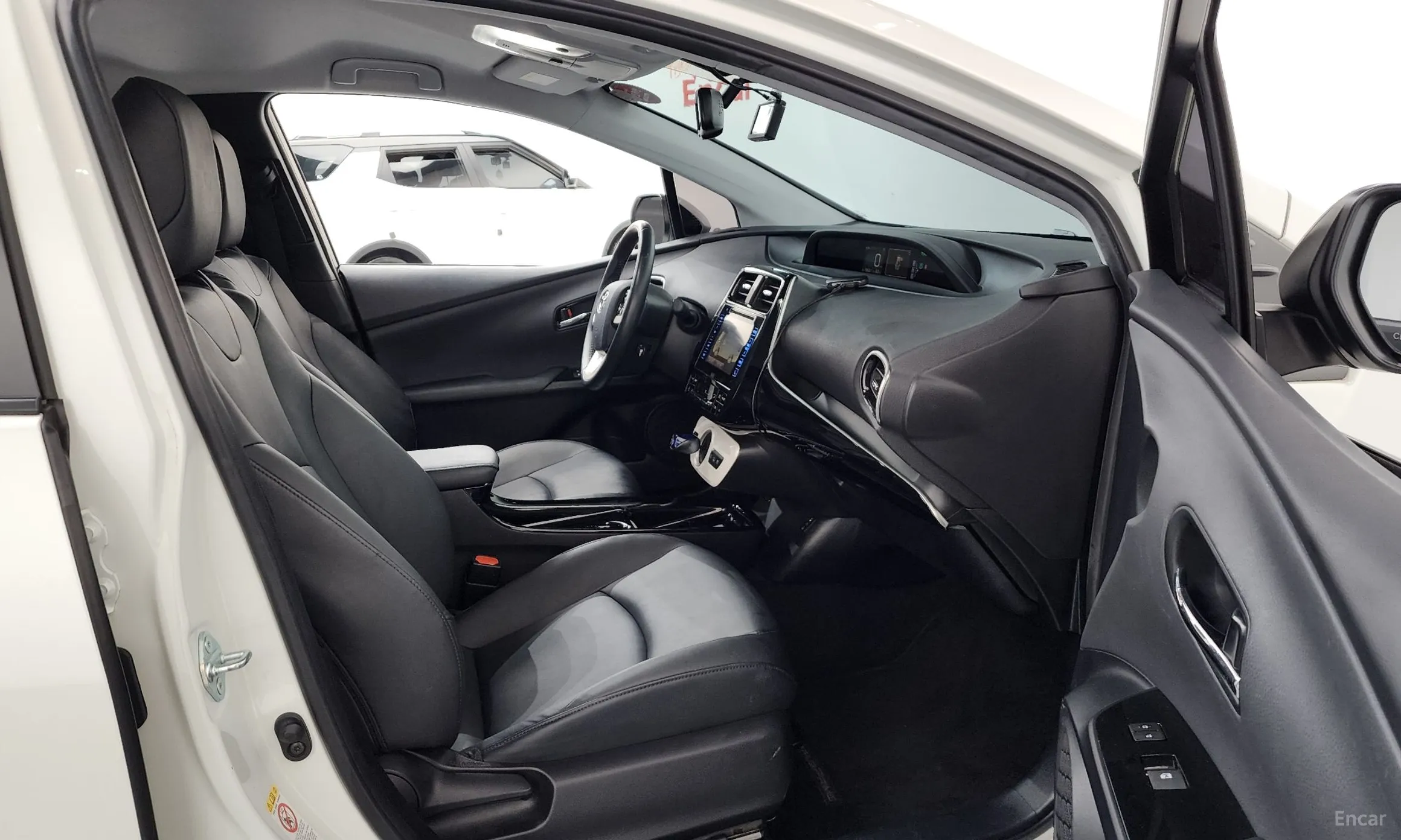 Toyota Prius Prime превью 11