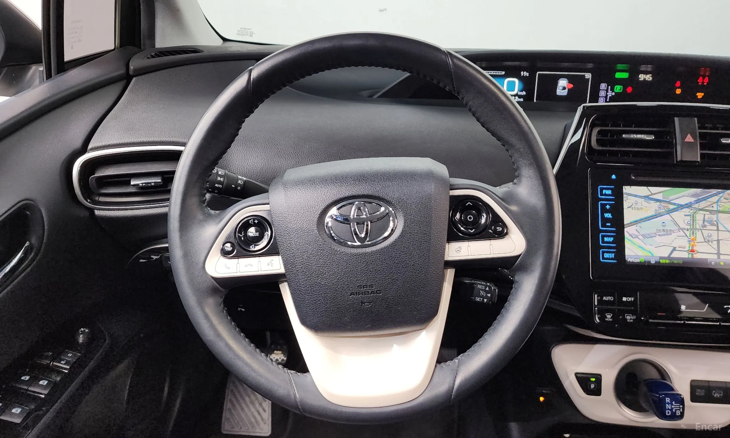 Toyota Prius Prime превью 13