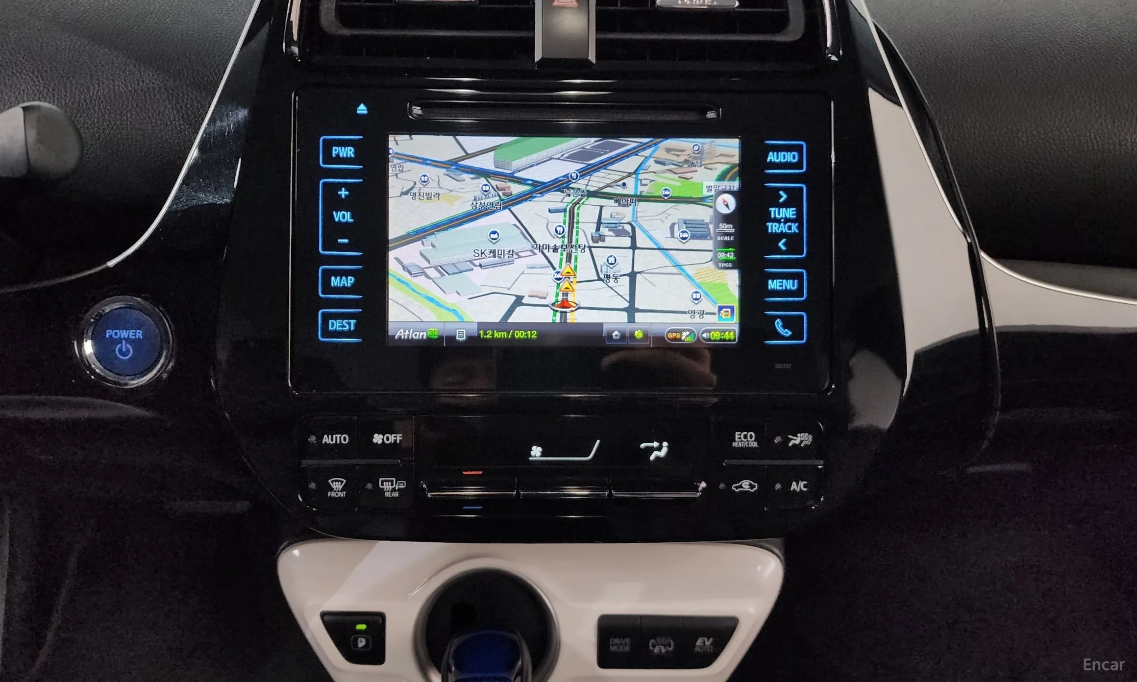 Toyota Prius Prime превью 15
