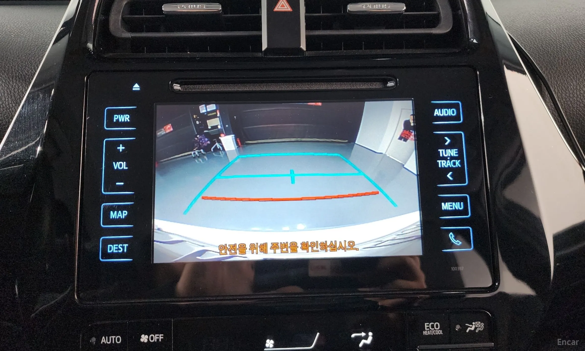 Toyota Prius Prime превью 16