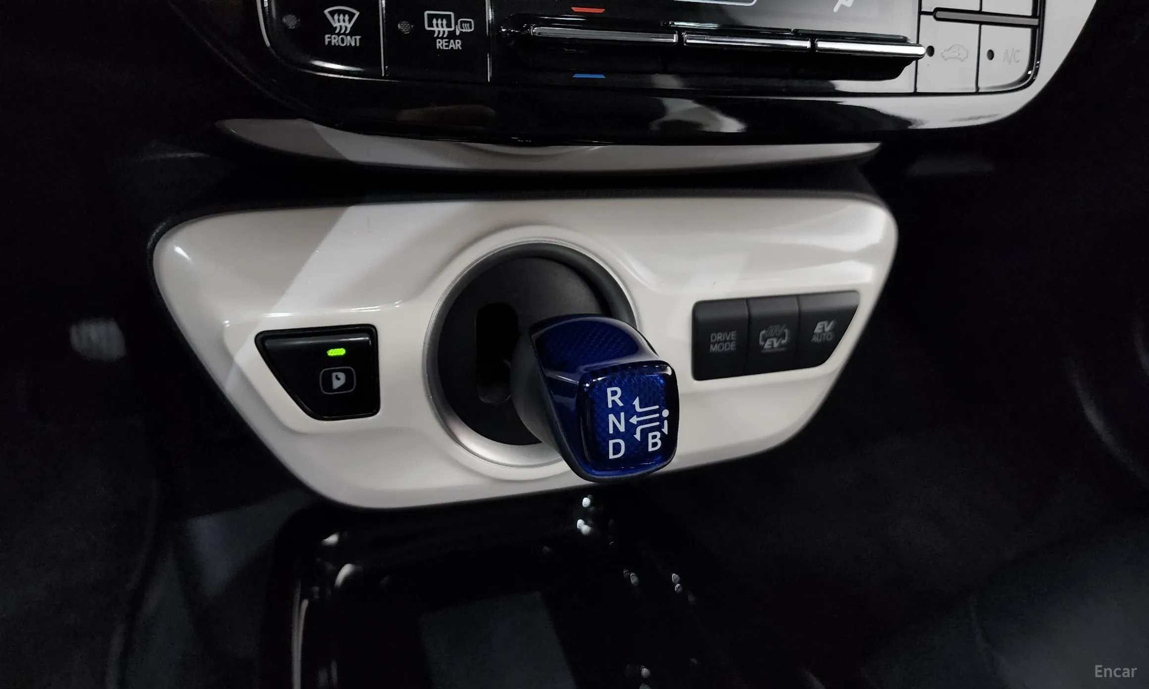 Toyota Prius Prime превью 9