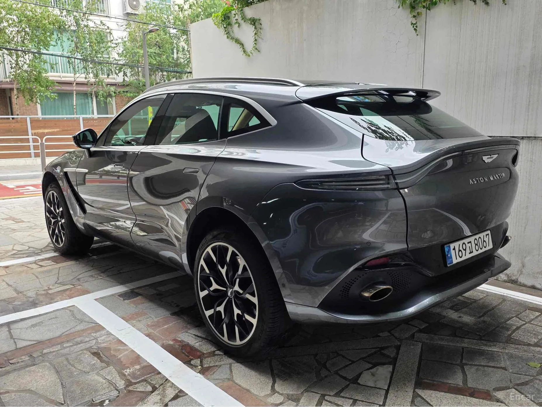 Aston Martin Dbx