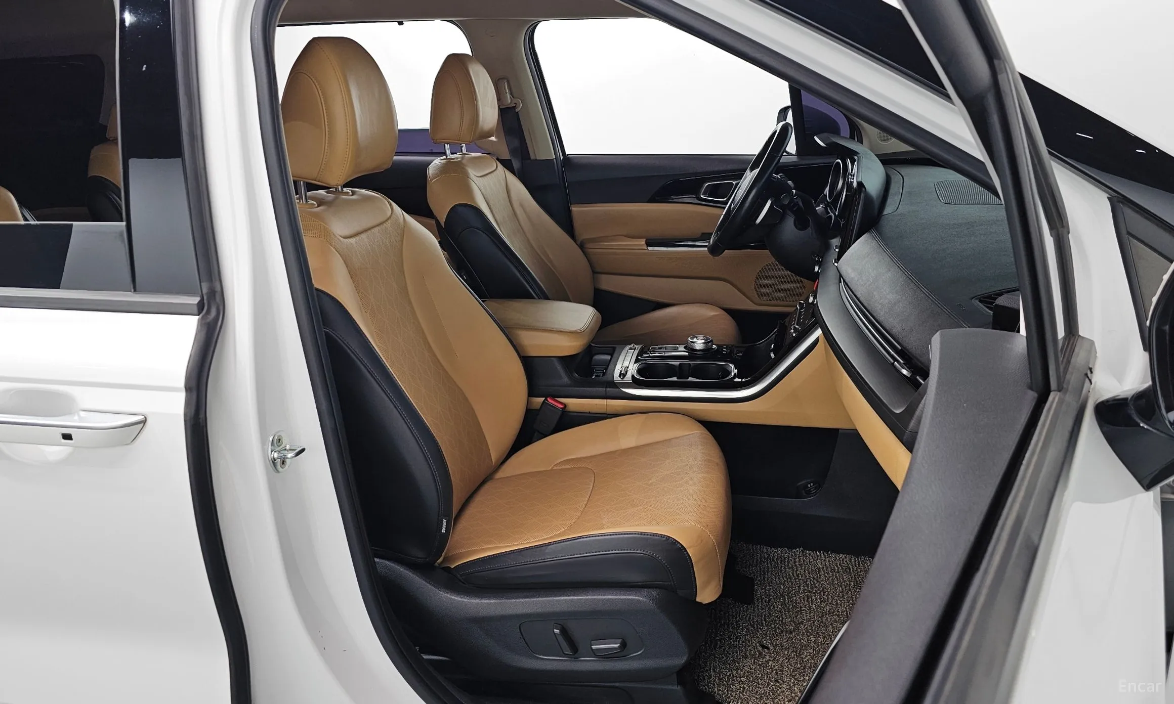 Kia Carnival Gen 4 превью 10