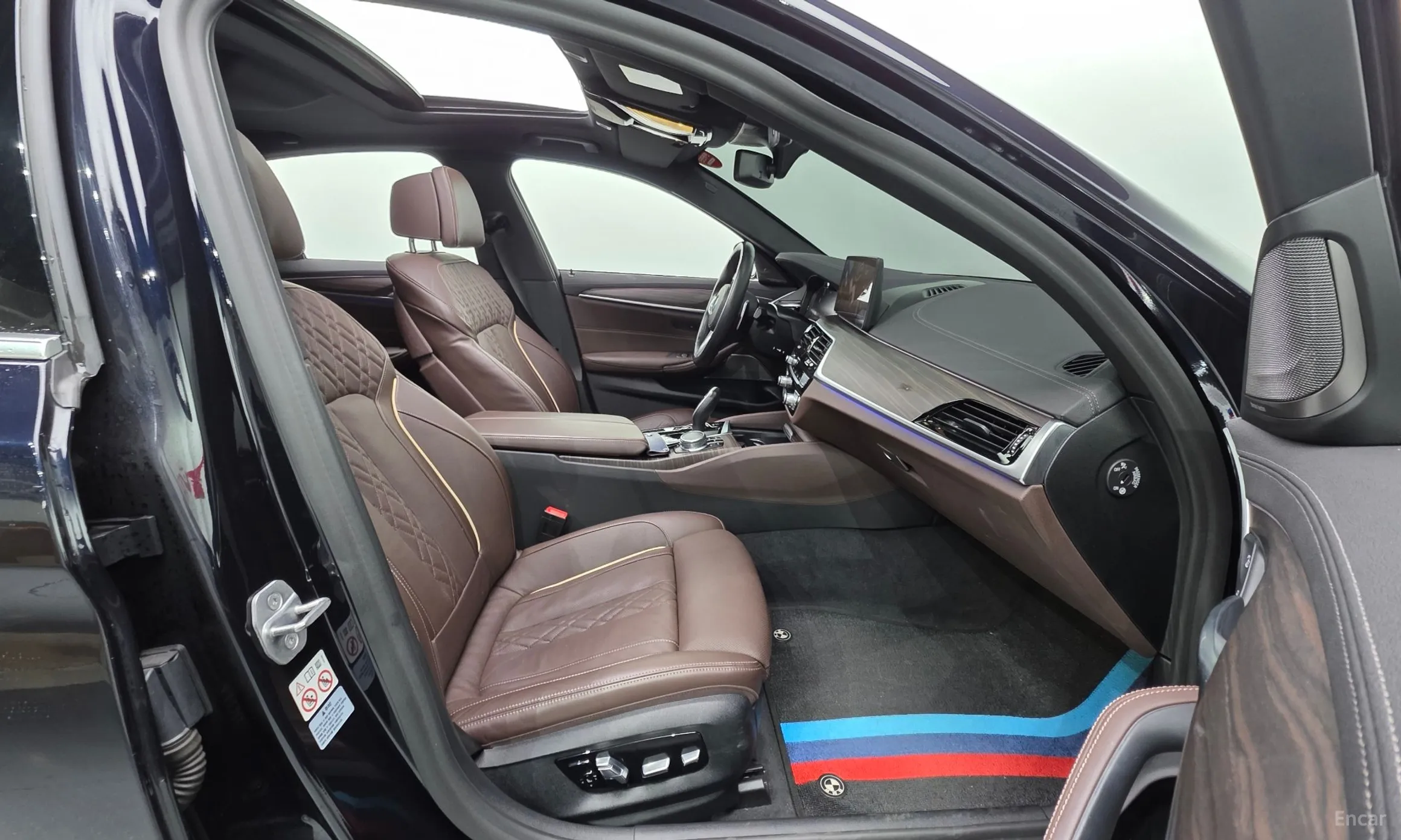 BMW 5 Series (G30) превью 10