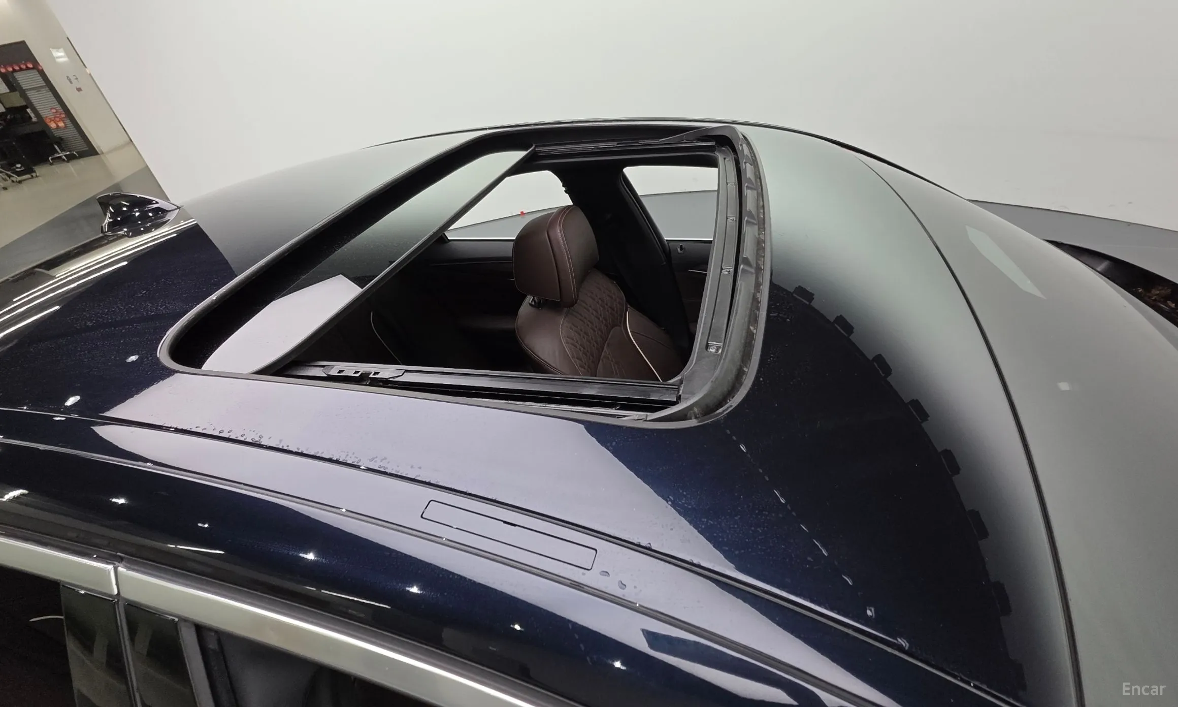 BMW 5 Series (G30) превью 12