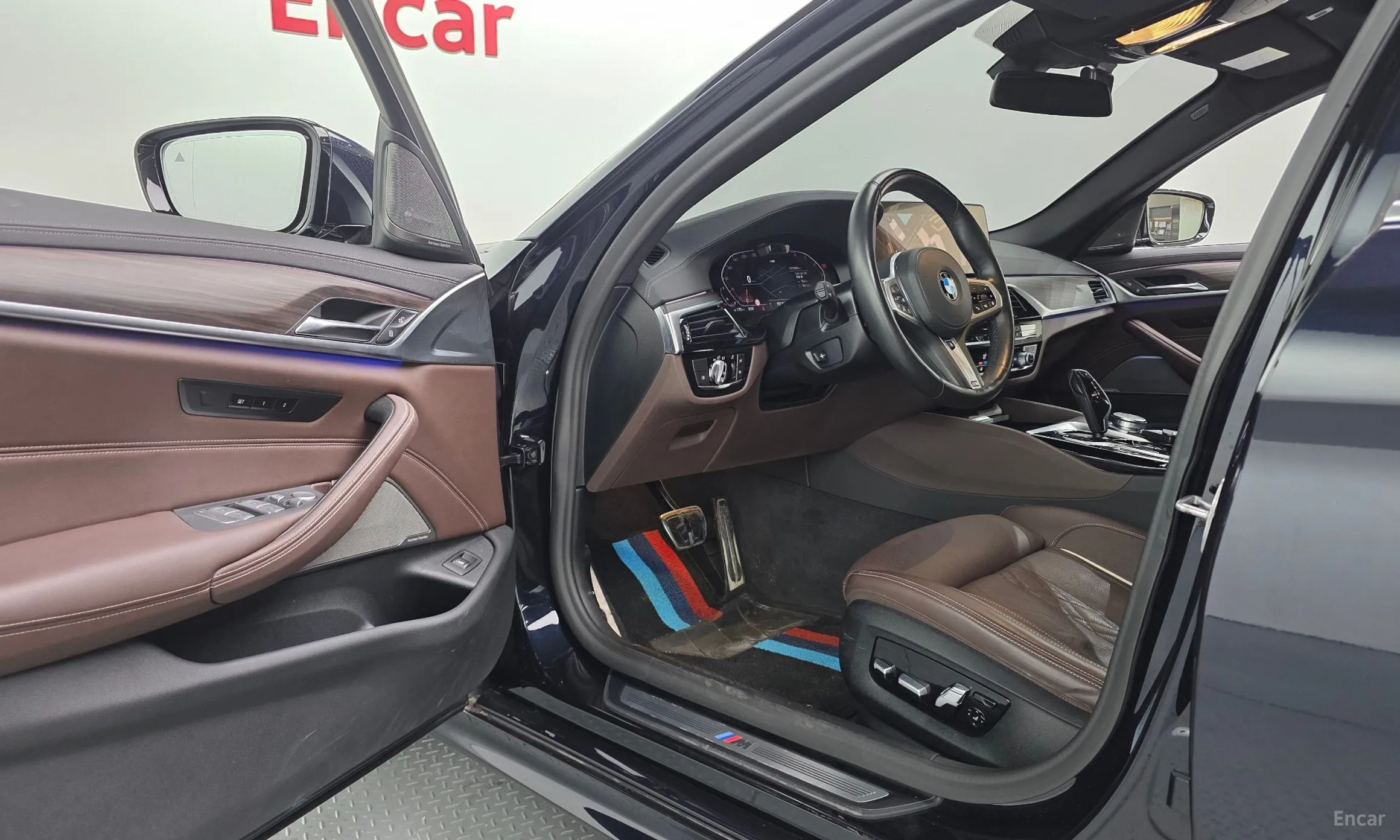 BMW 5 Series (G30) превью 13