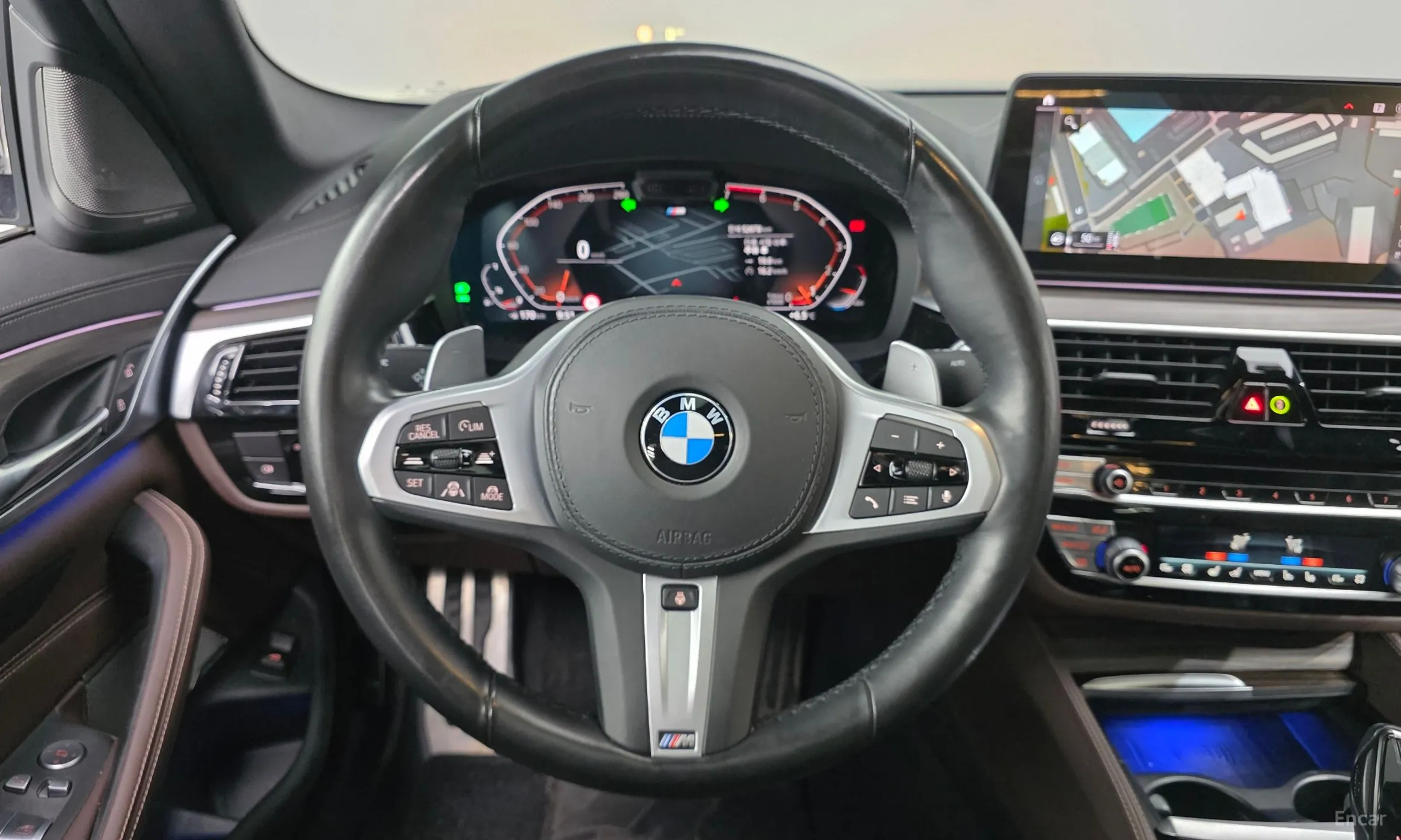 BMW 5 Series (G30) превью 14