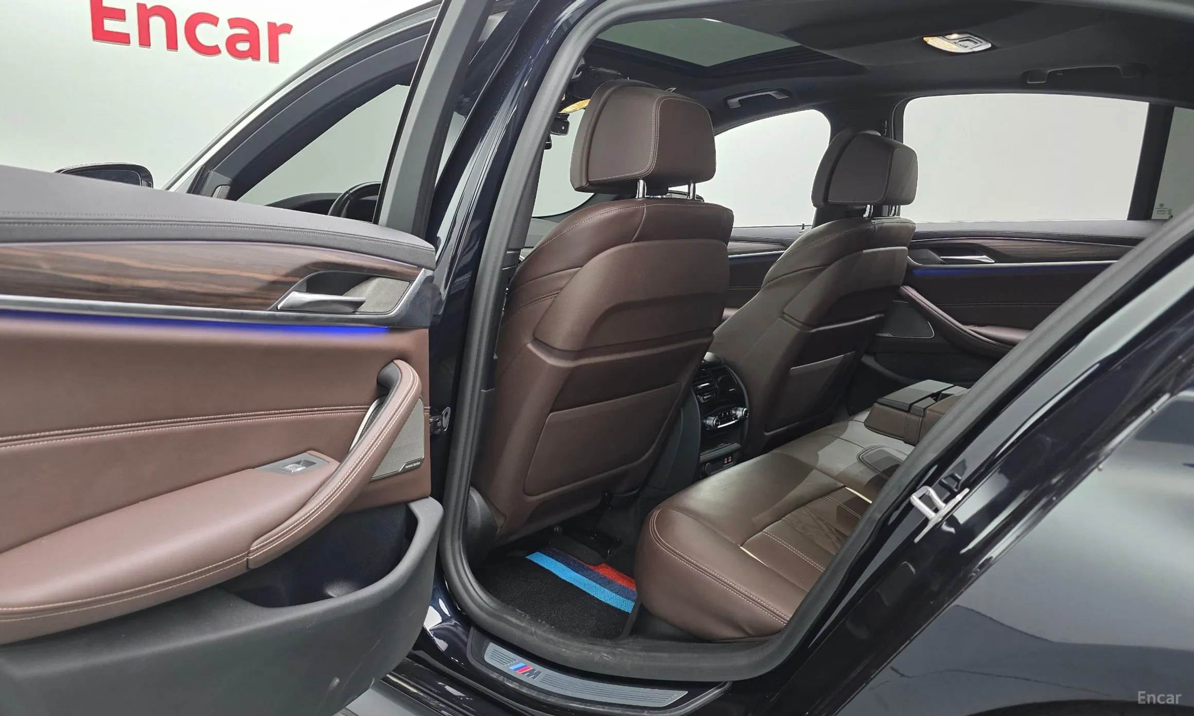 BMW 5 Series (G30) превью 17